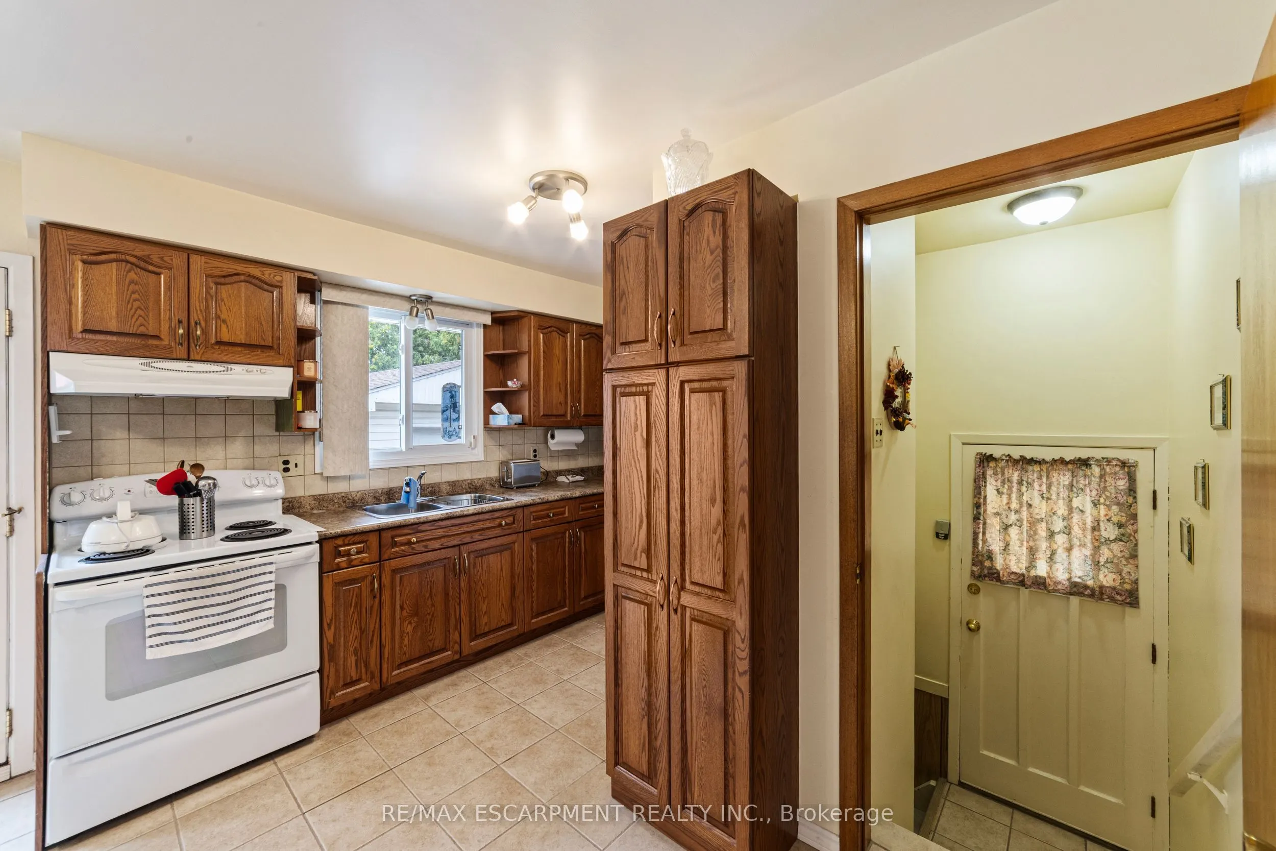 46 BLUEBIRD Avenue