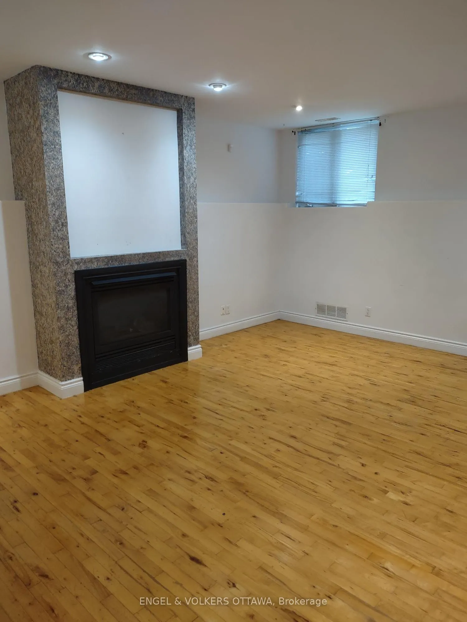 306 PRESLAND Road, #B