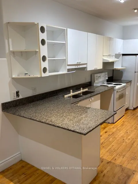 306 PRESLAND Road, #B