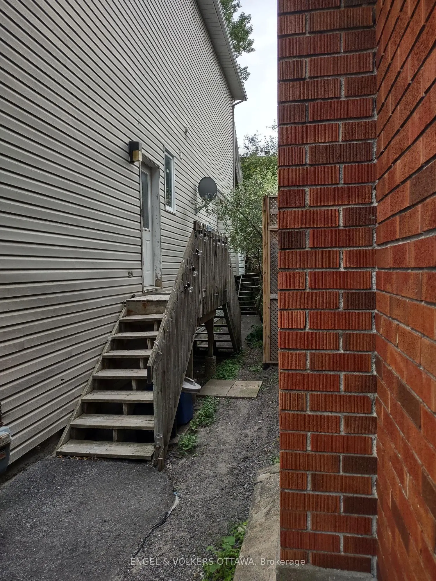 306 PRESLAND Road, #B