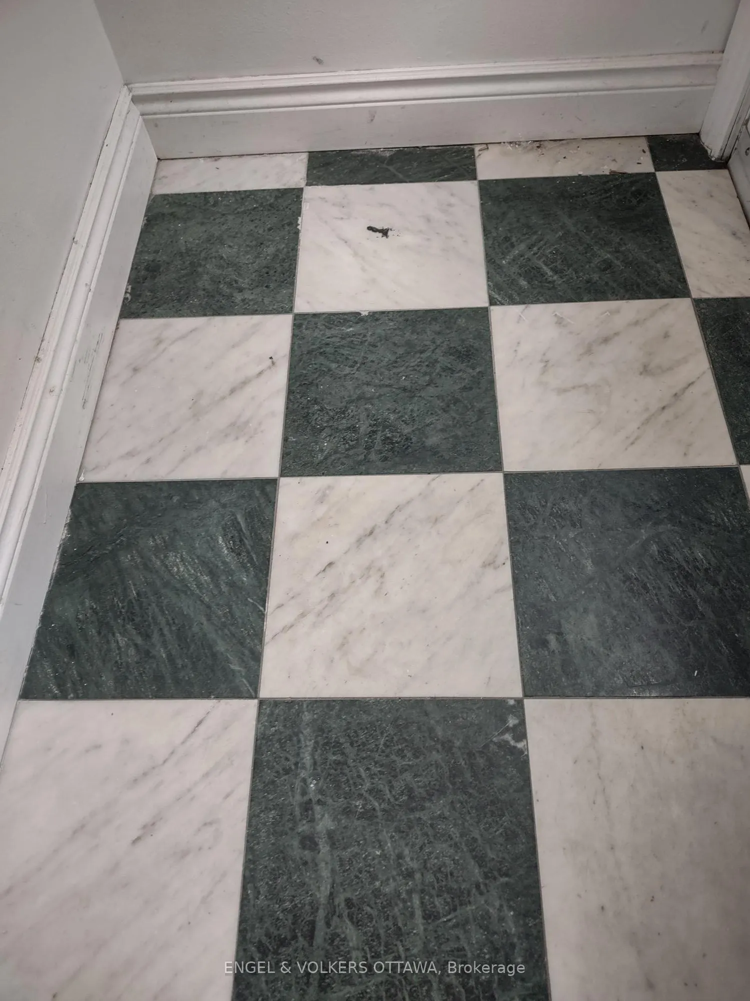 306 PRESLAND Road, #B