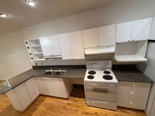 306 PRESLAND Road, #B