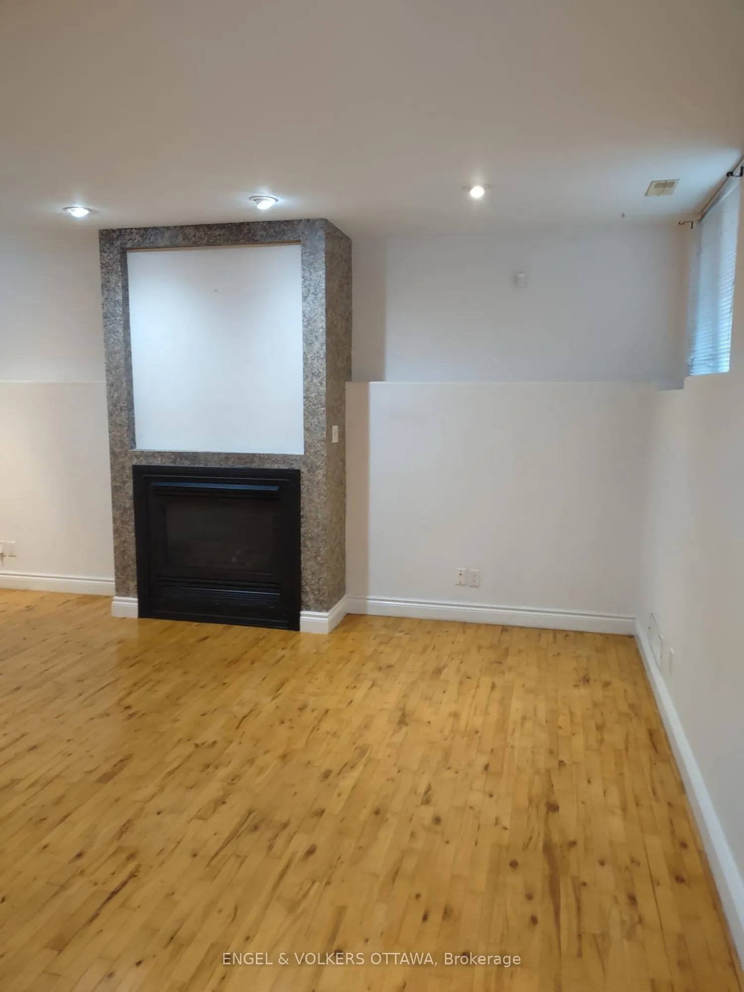 306 PRESLAND Road, #B