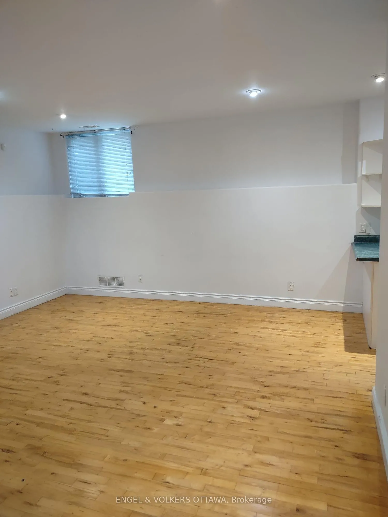 306 PRESLAND Road, #B