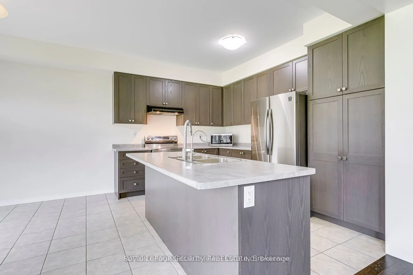 30 Witteveen Drive