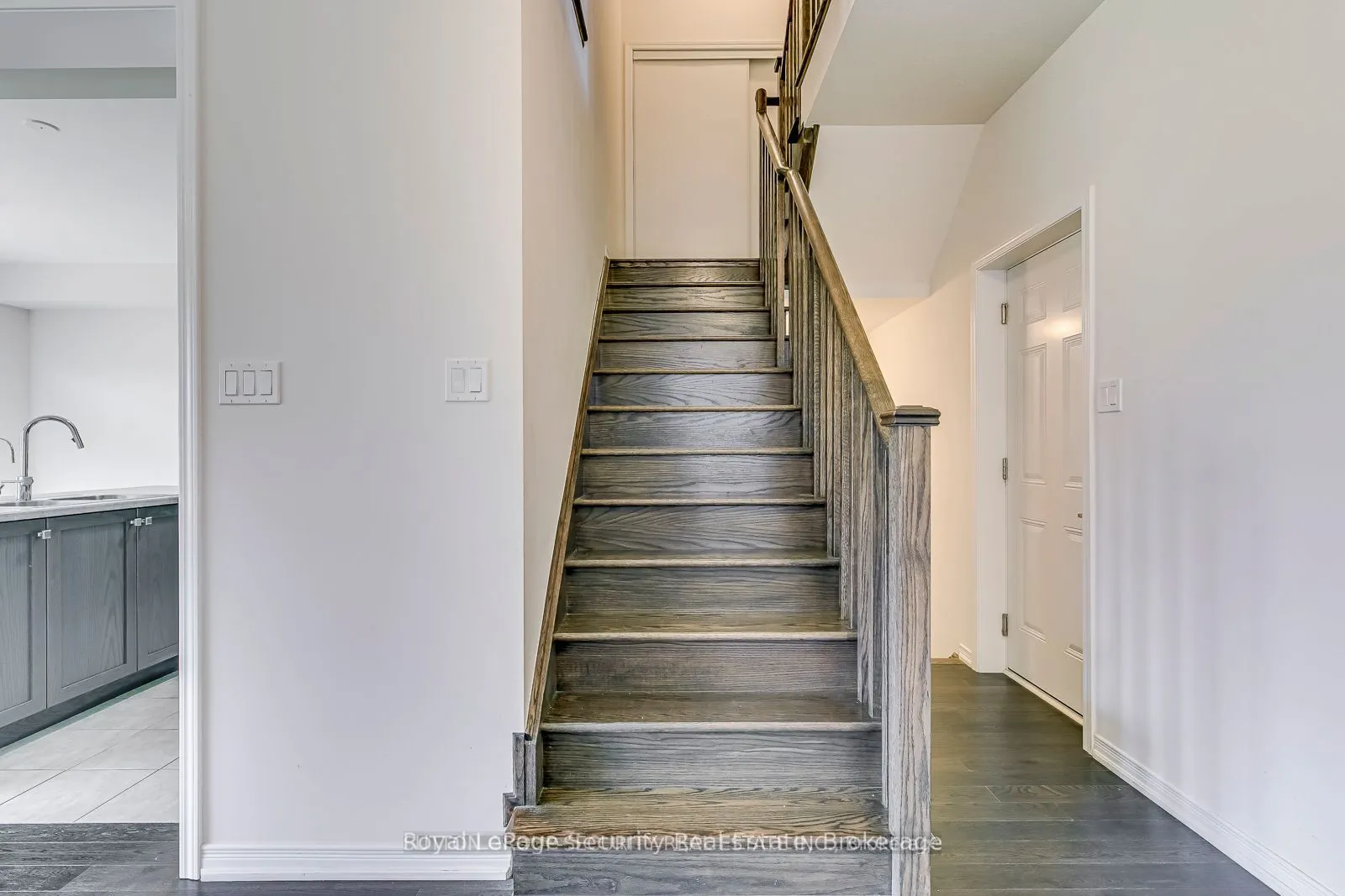30 Witteveen Drive