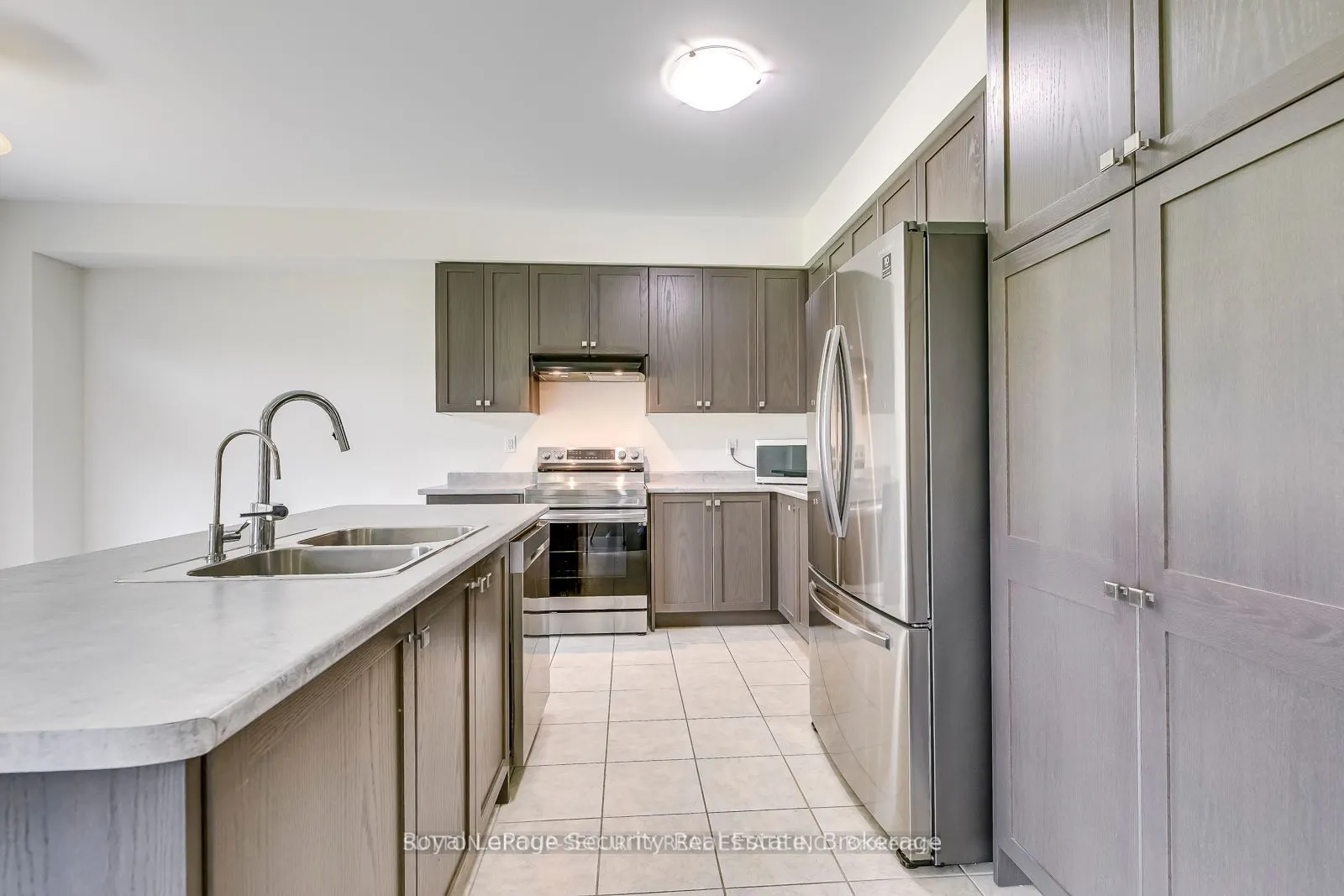30 Witteveen Drive