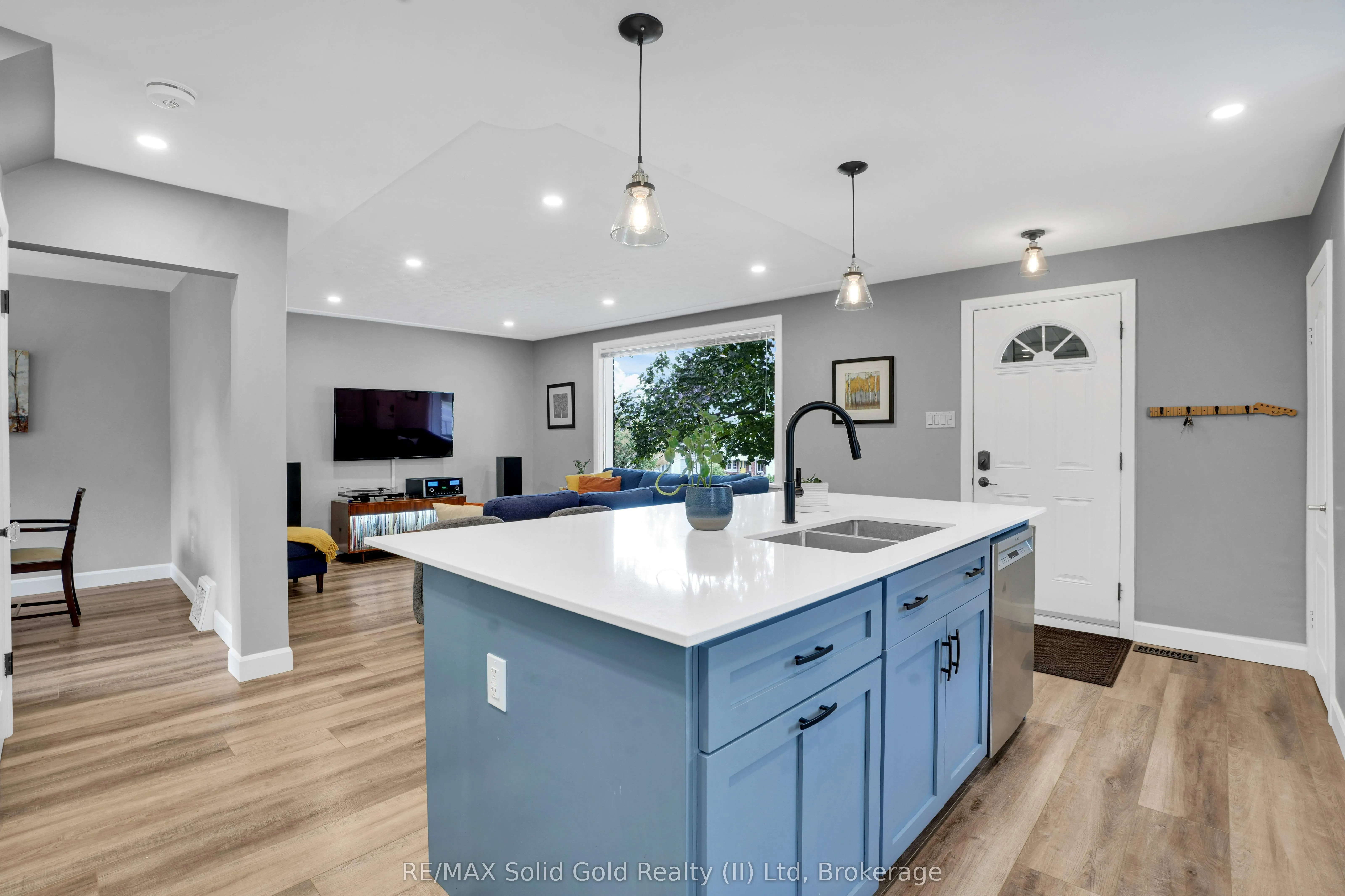 142 Lancaster Street W