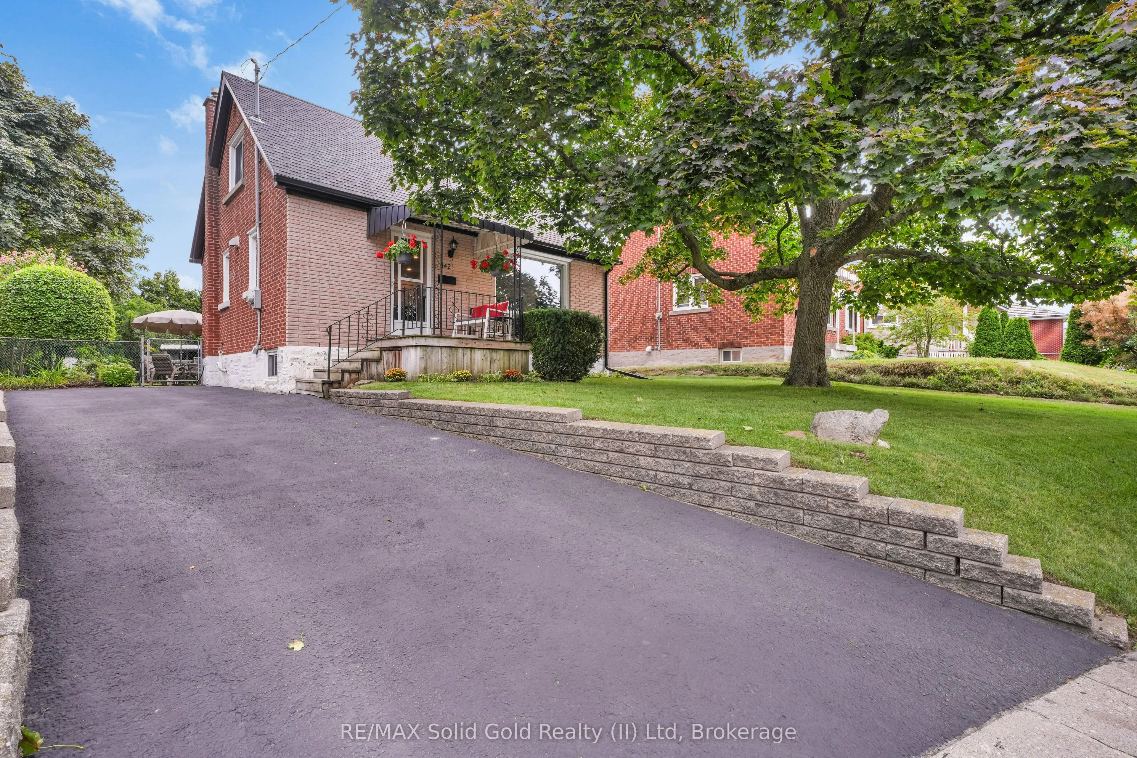 142 Lancaster Street W