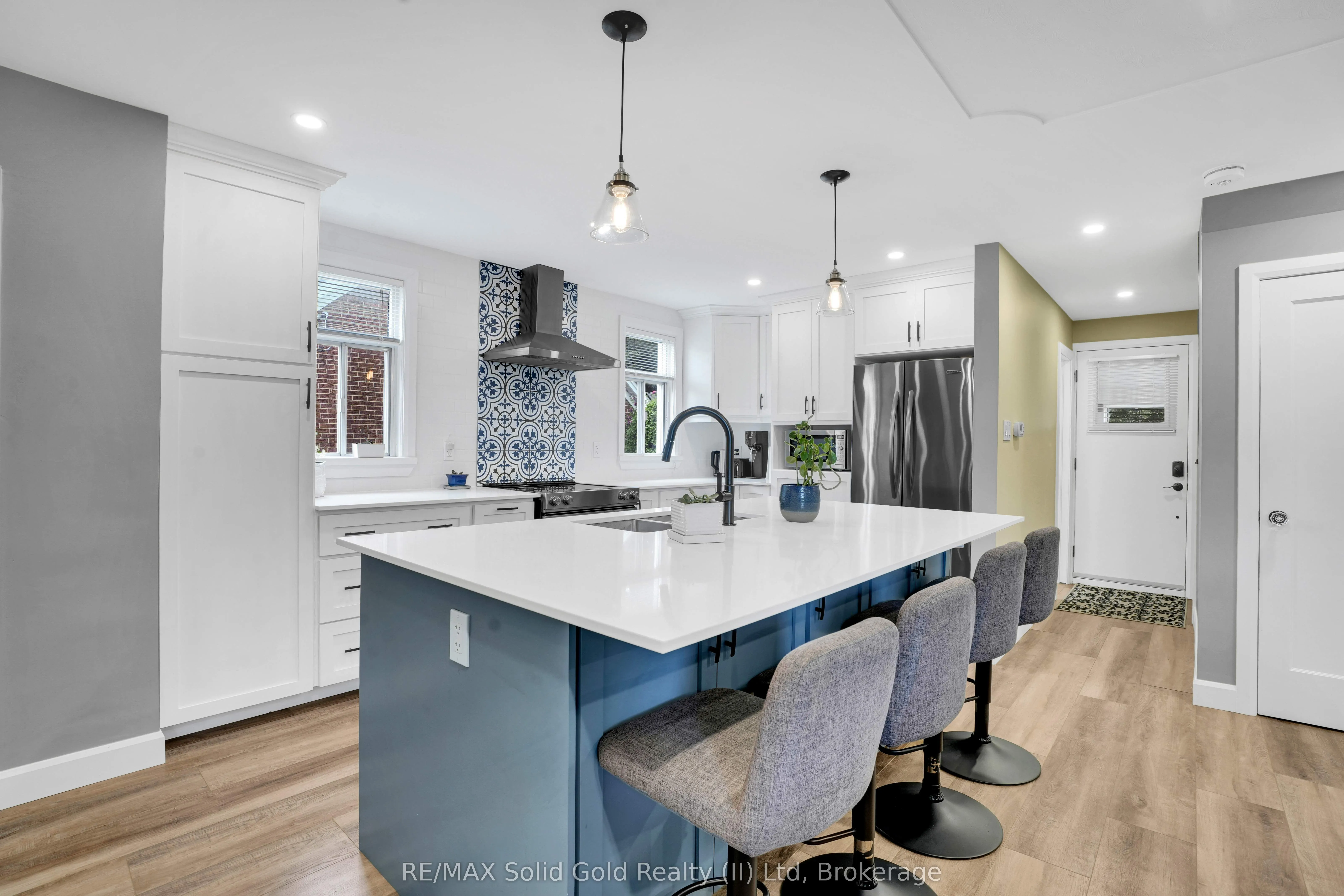 142 Lancaster Street W