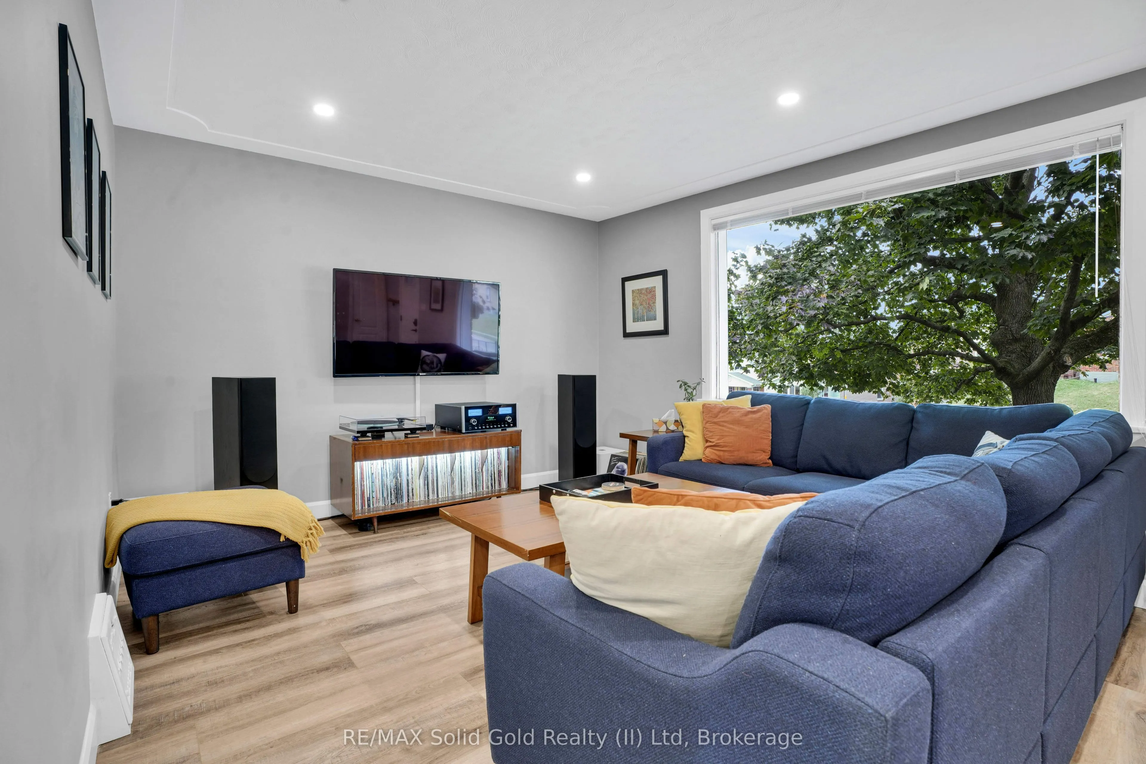 142 Lancaster Street W