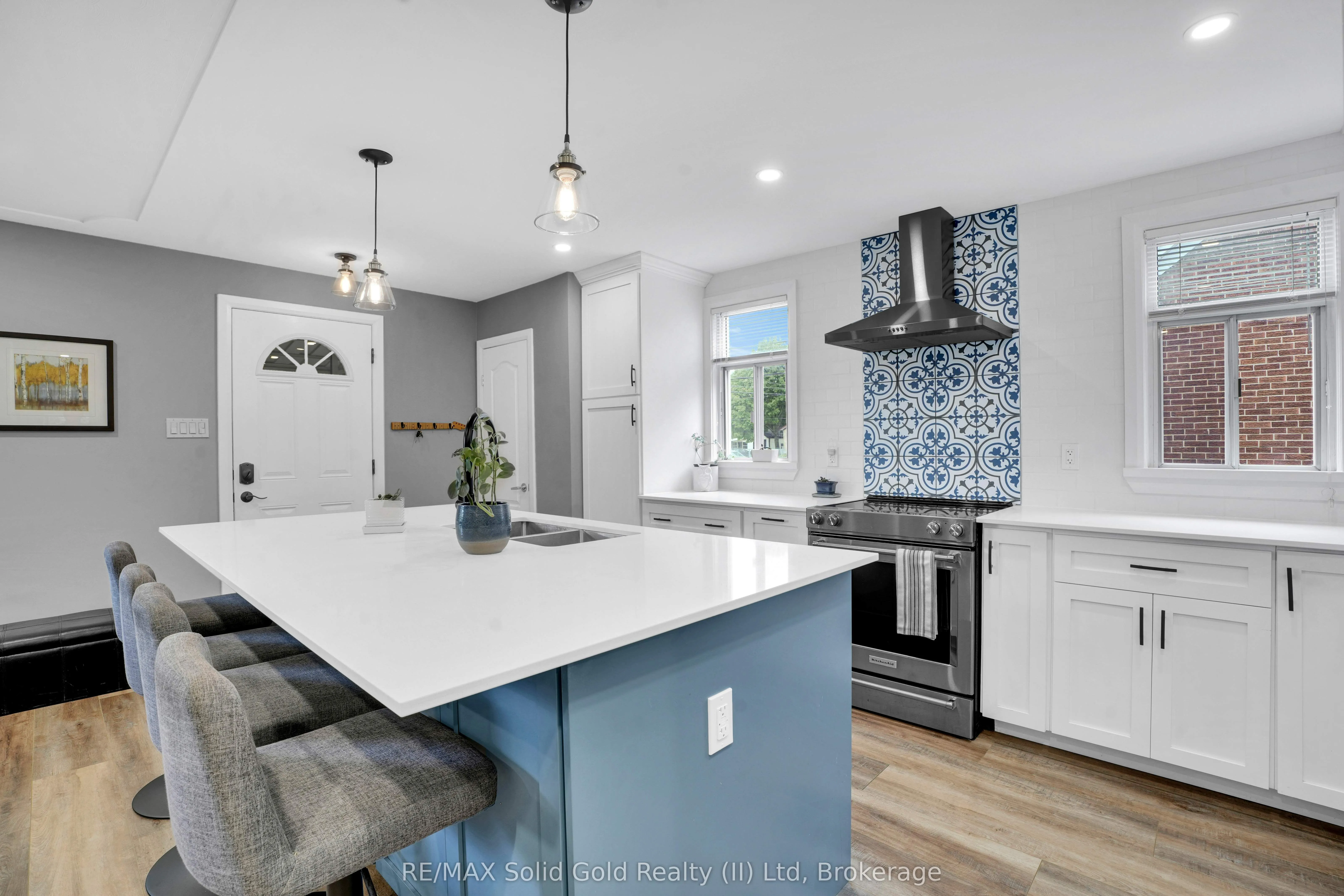142 Lancaster Street W