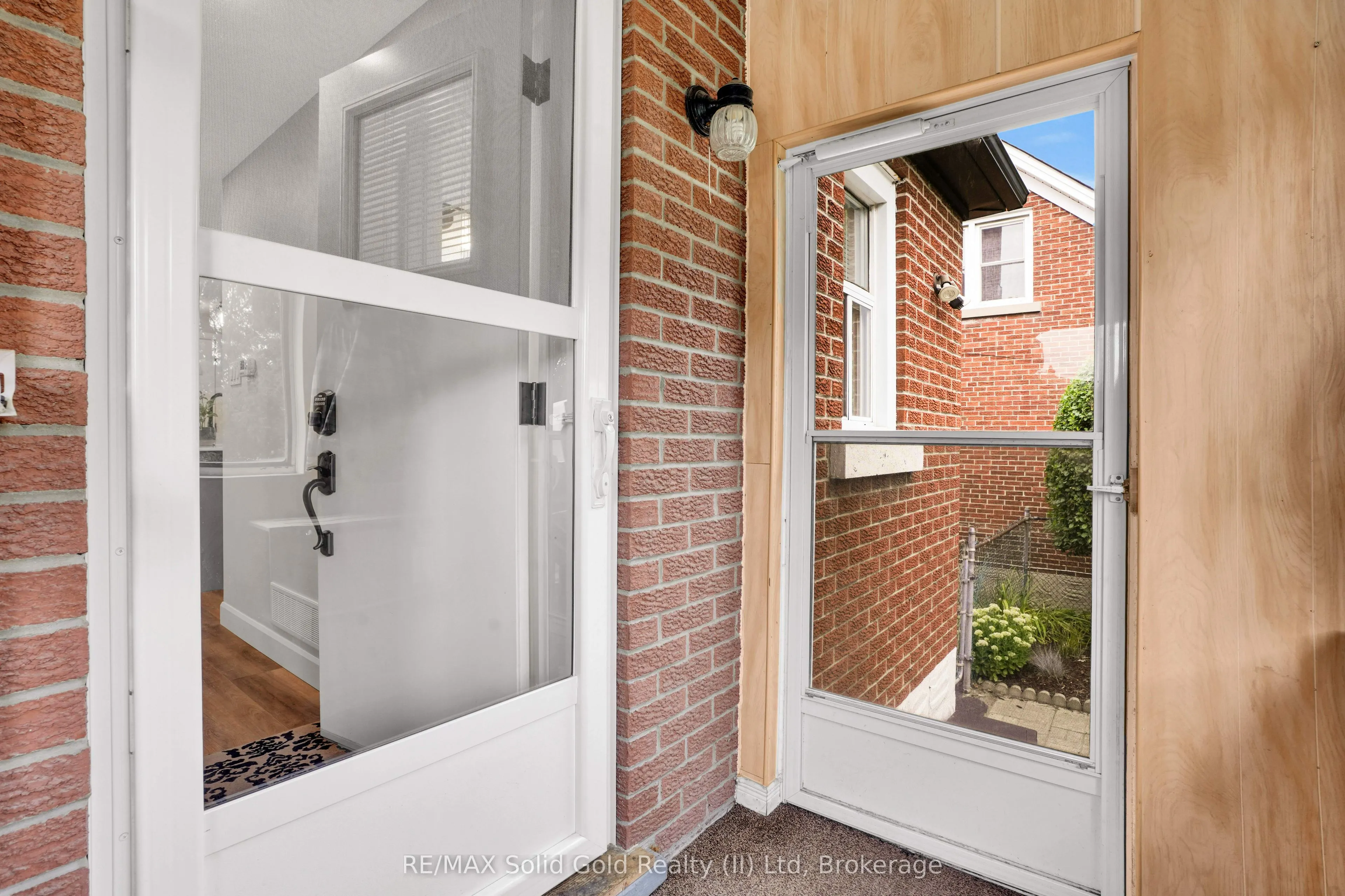 142 Lancaster Street W