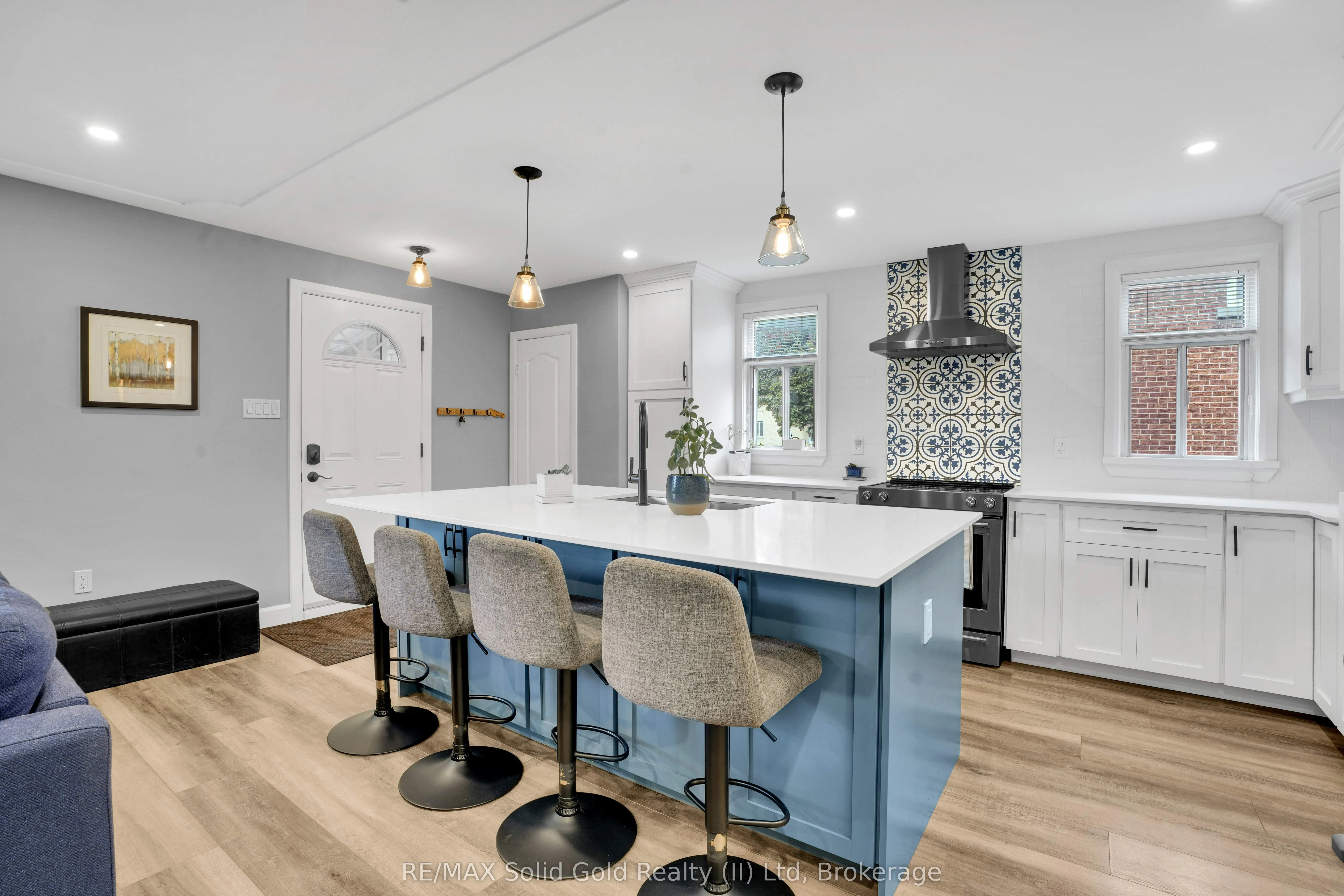 142 Lancaster Street W