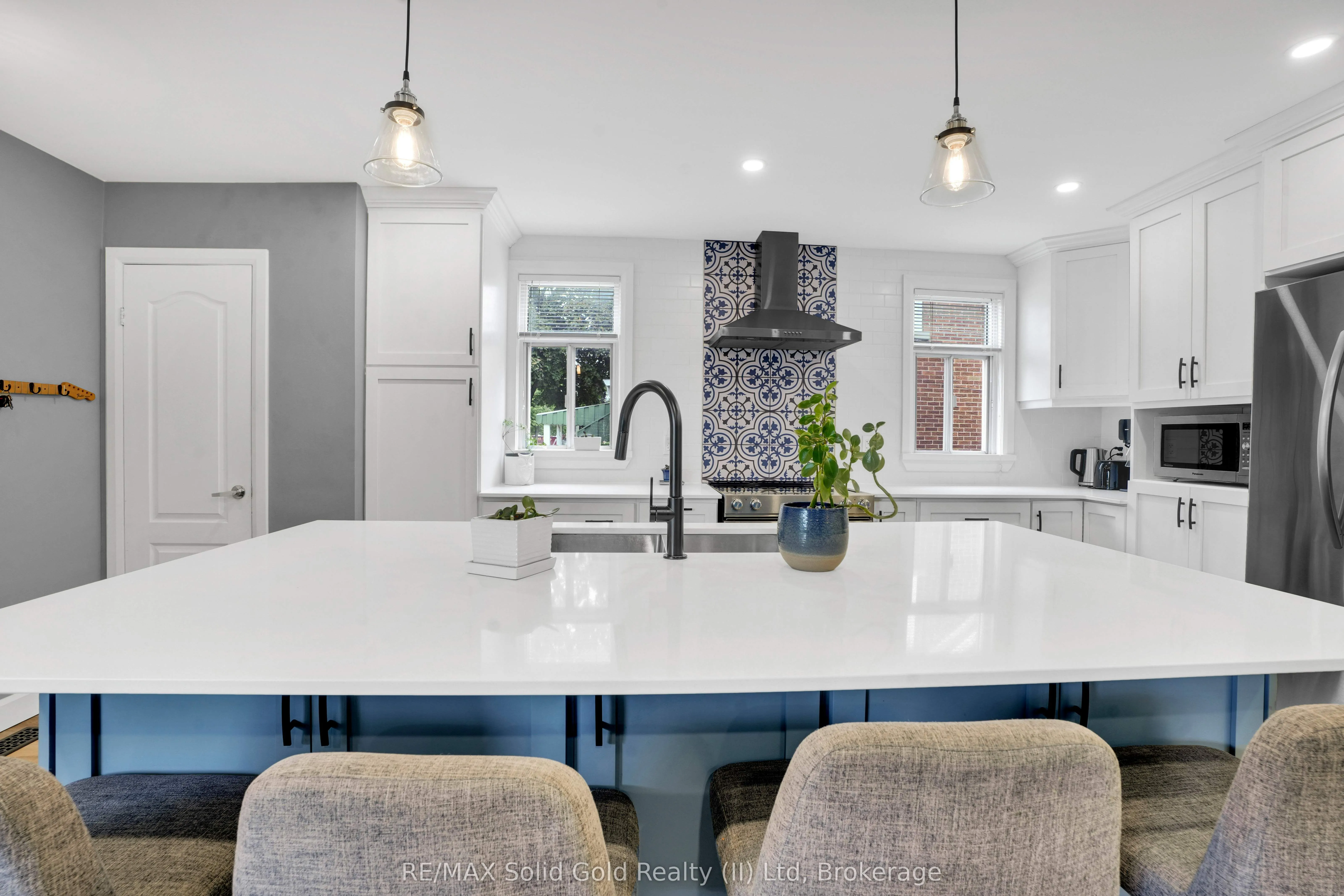 142 Lancaster Street W
