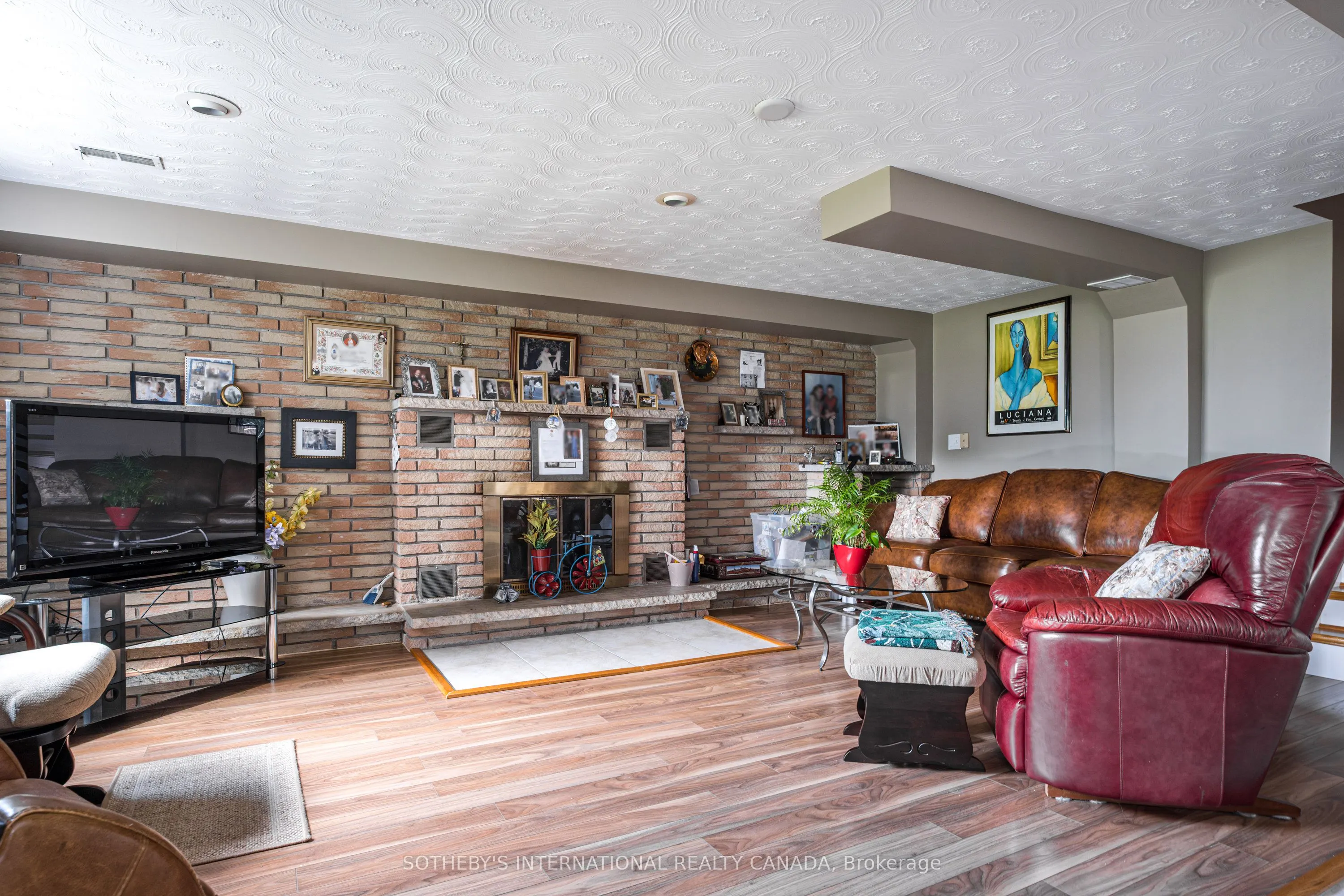 87 Bridlewood Drive