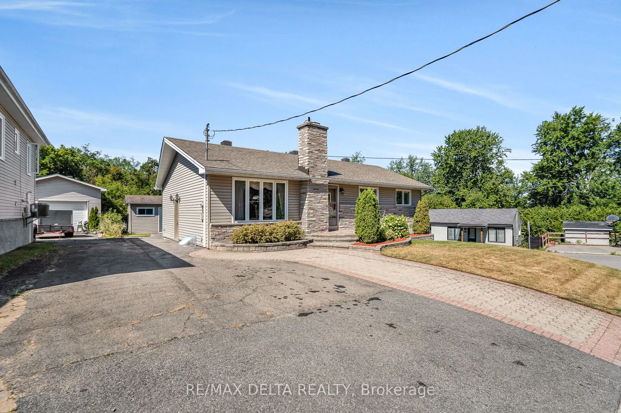 660 Henrie Circle