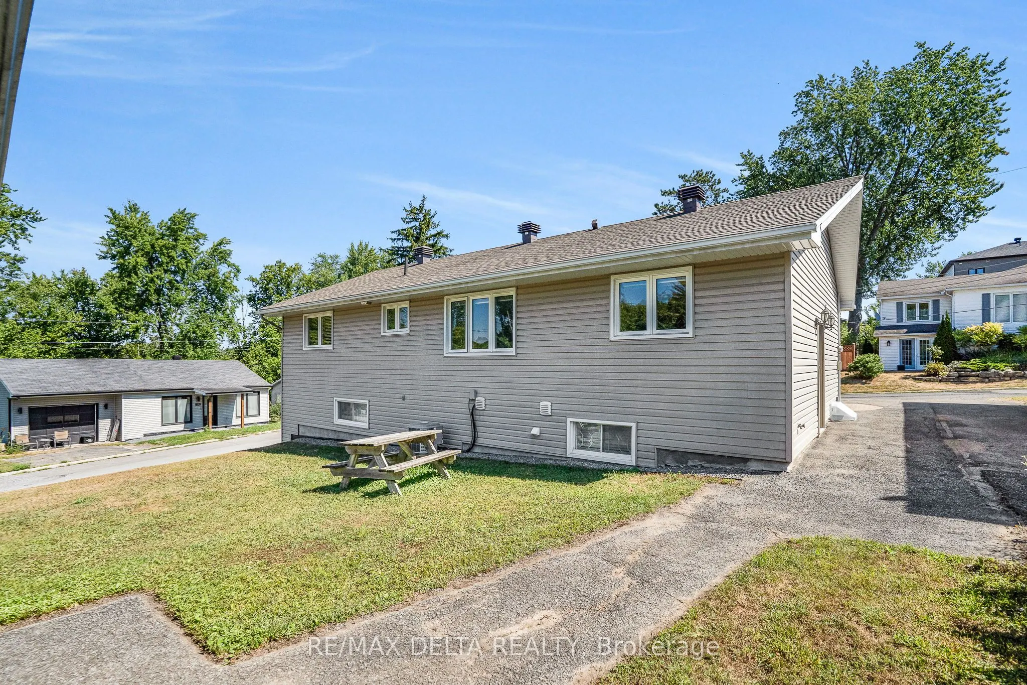 660 Henrie Circle