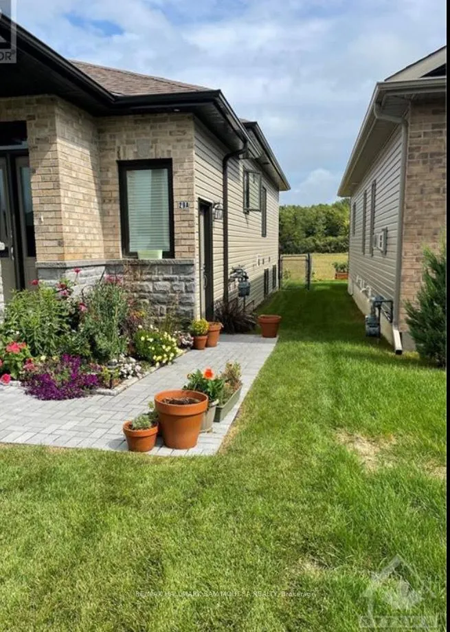 29 Senators Gate Drive, #A