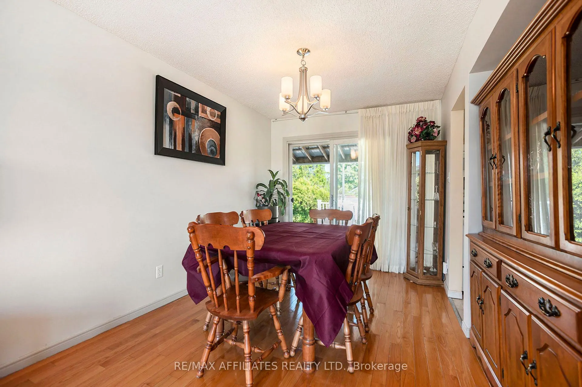 12 Ross Street E