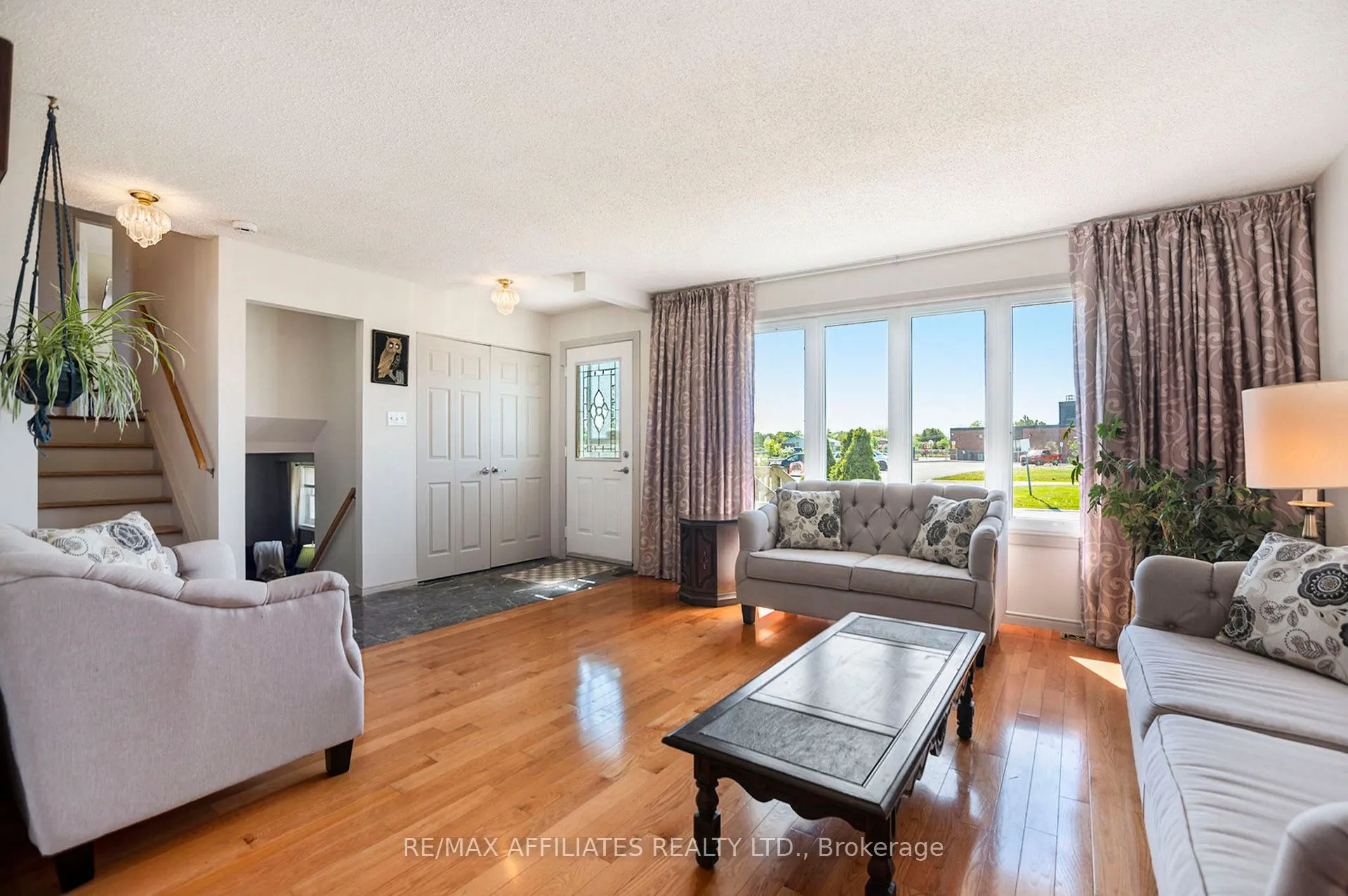 12 Ross Street E