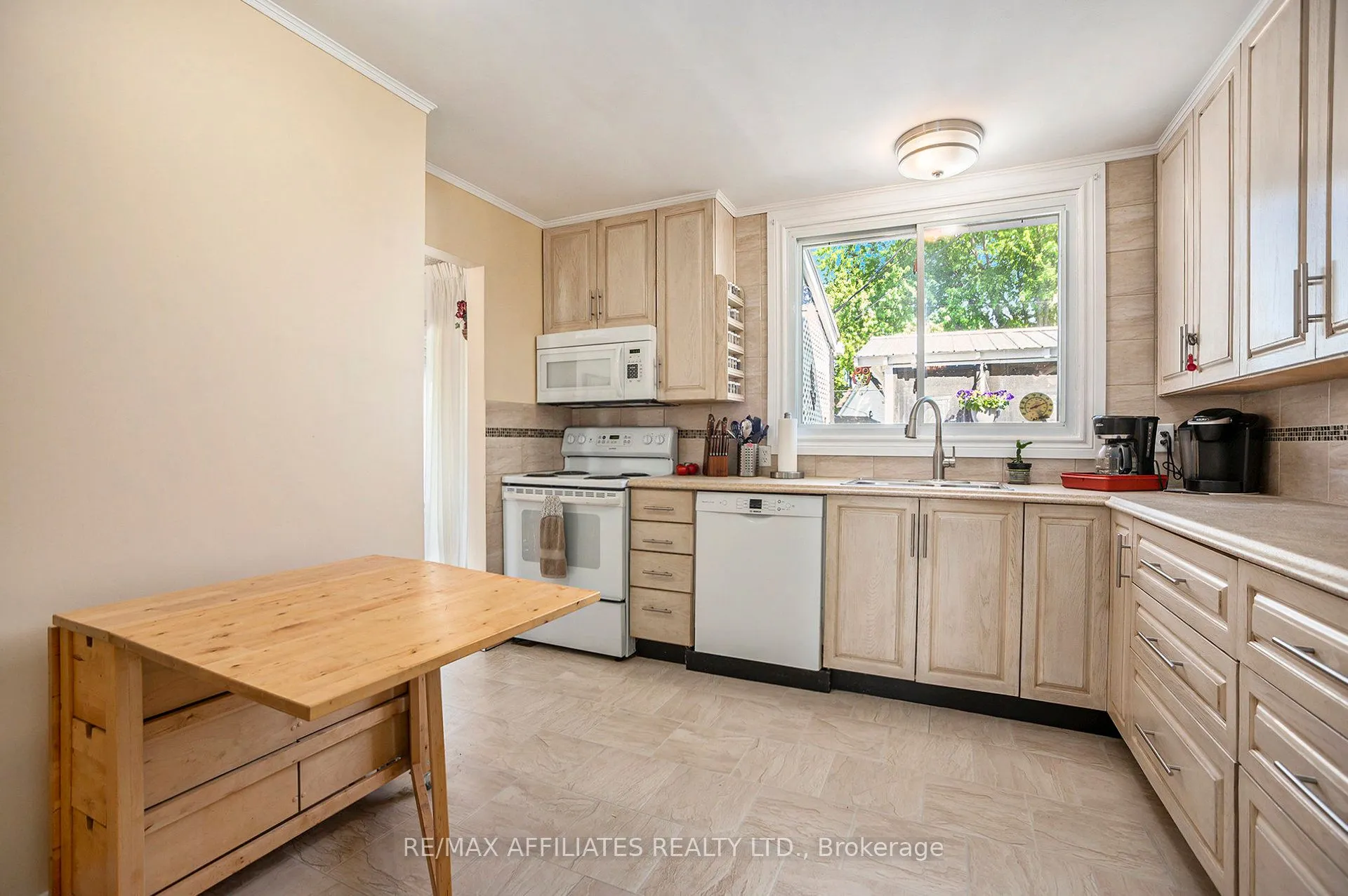 12 Ross Street E