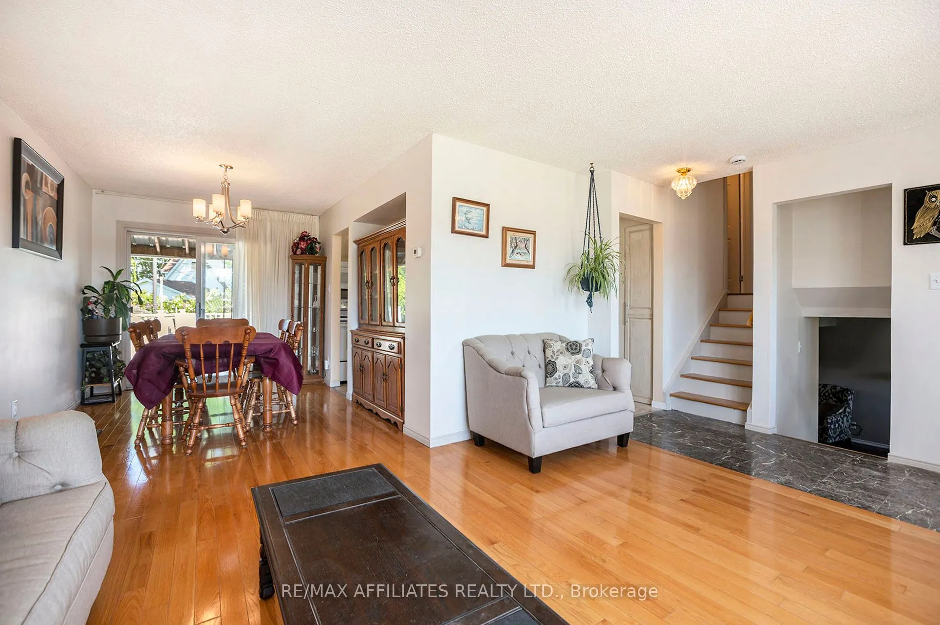 12 Ross Street E