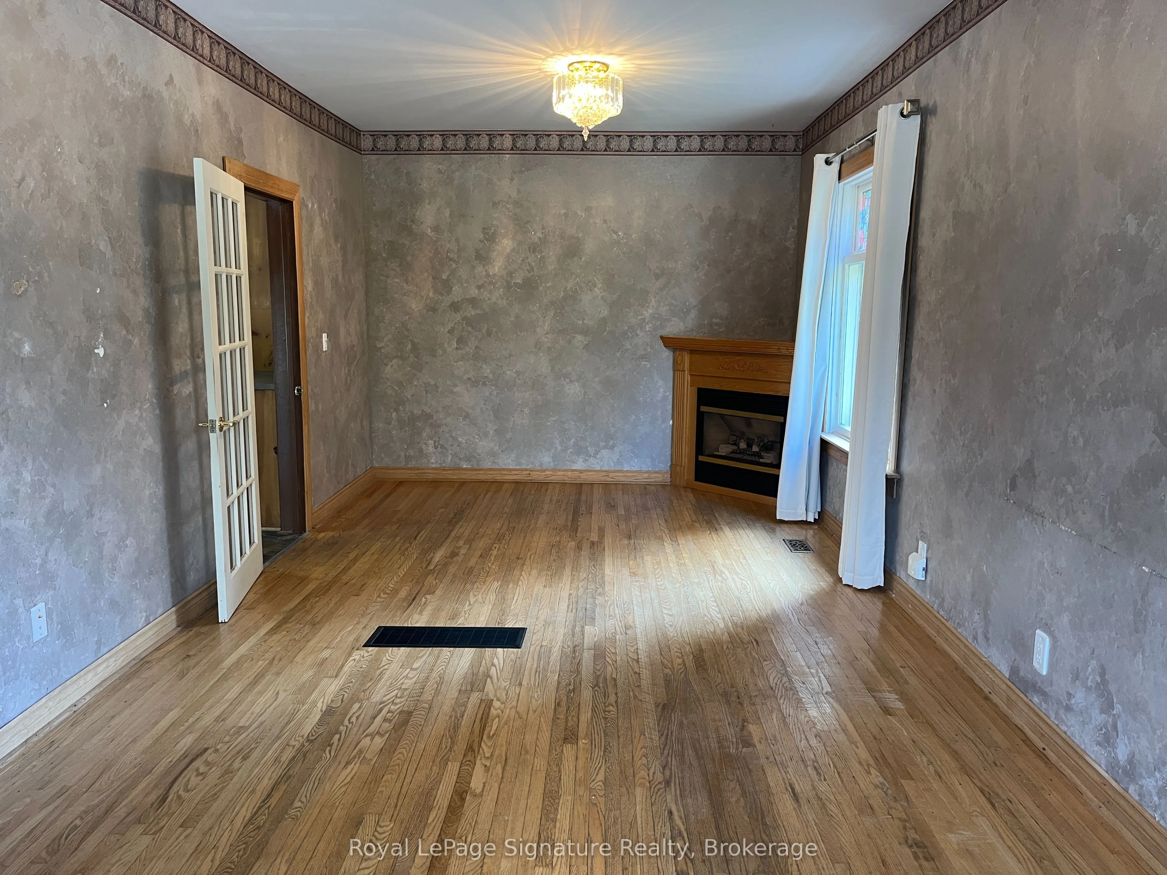 135 Edwin Street E