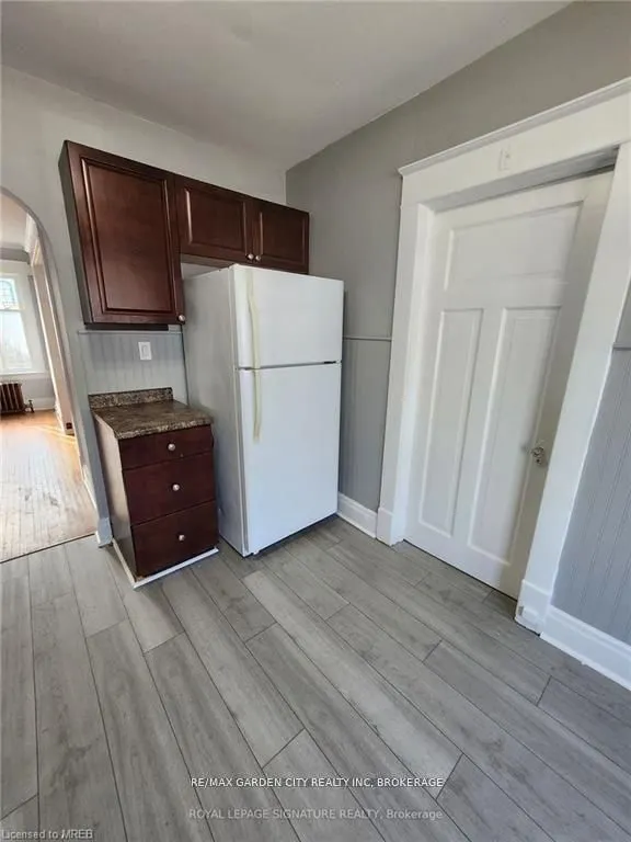 323 Queenston Street, #1