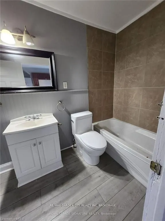 323 Queenston Street, #1
