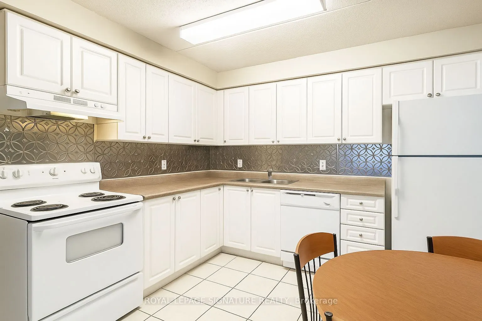261 Lester Street, #301