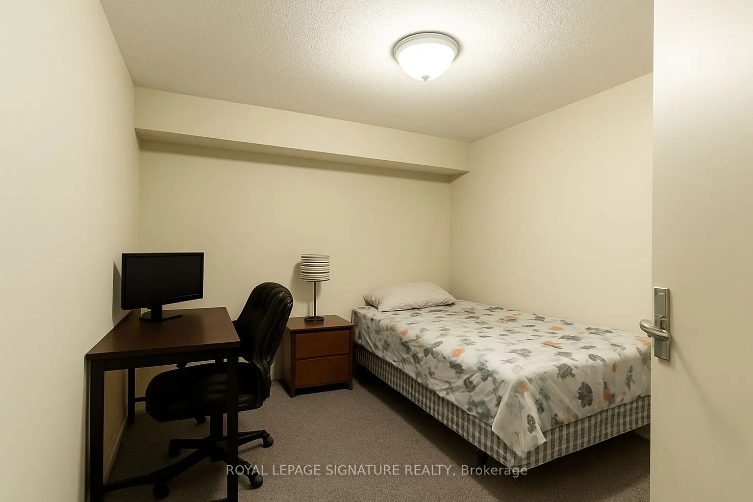 261 Lester Street, #301
