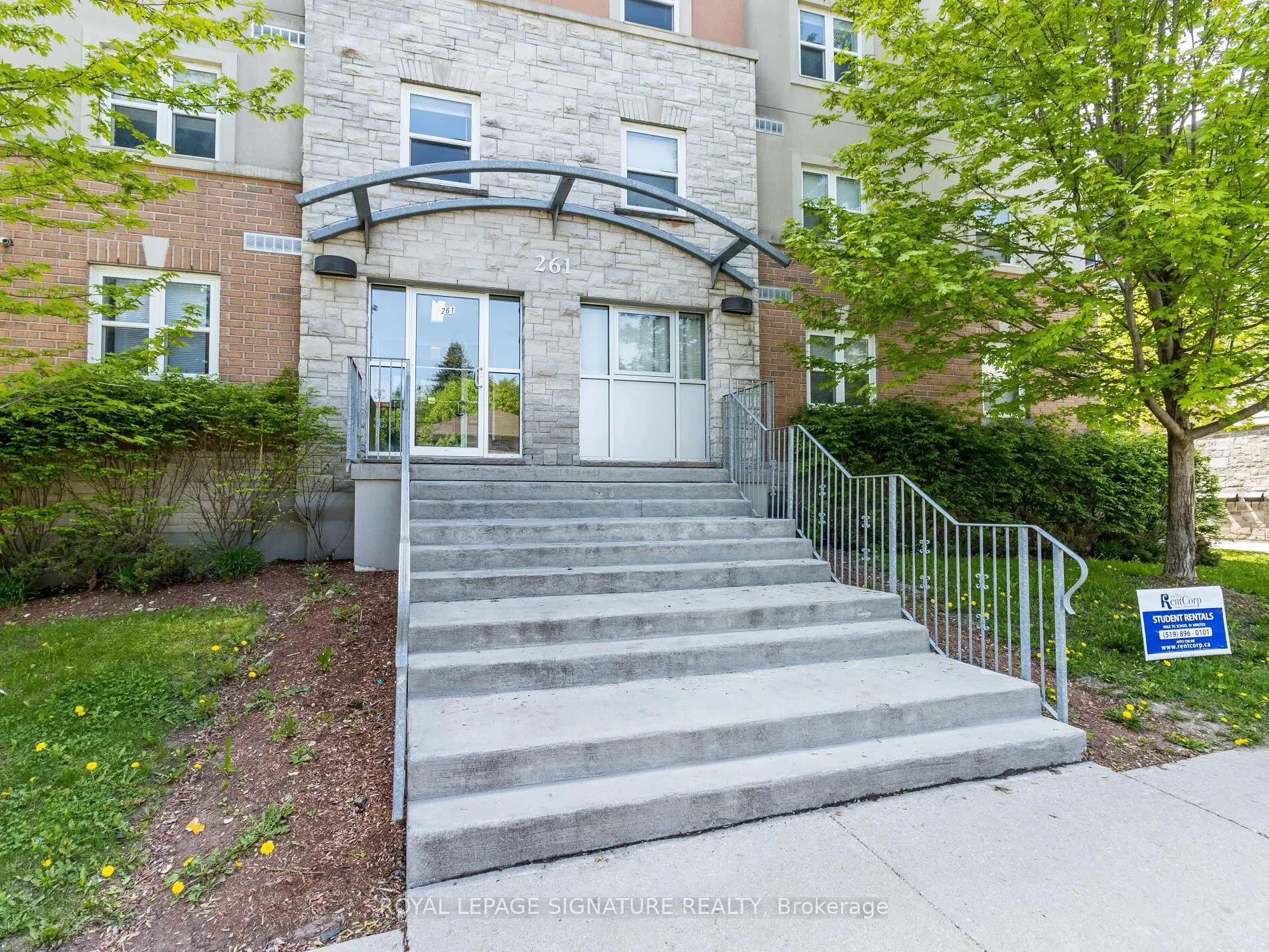 261 Lester Street, #301