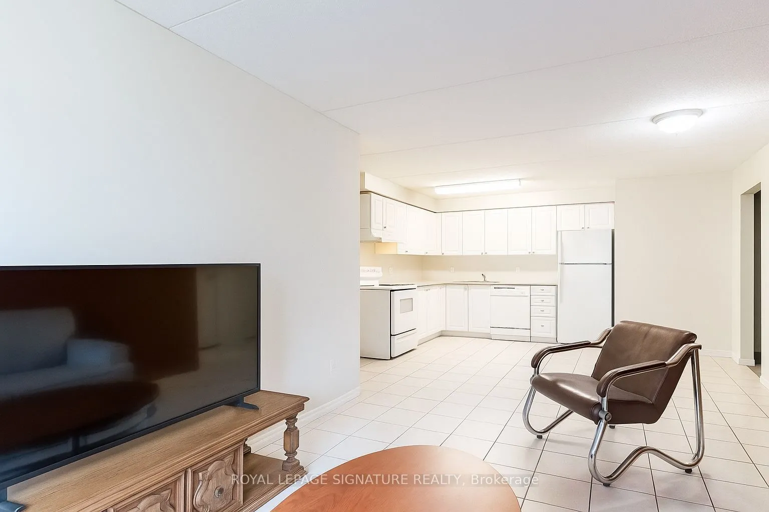261 Lester Street, #301