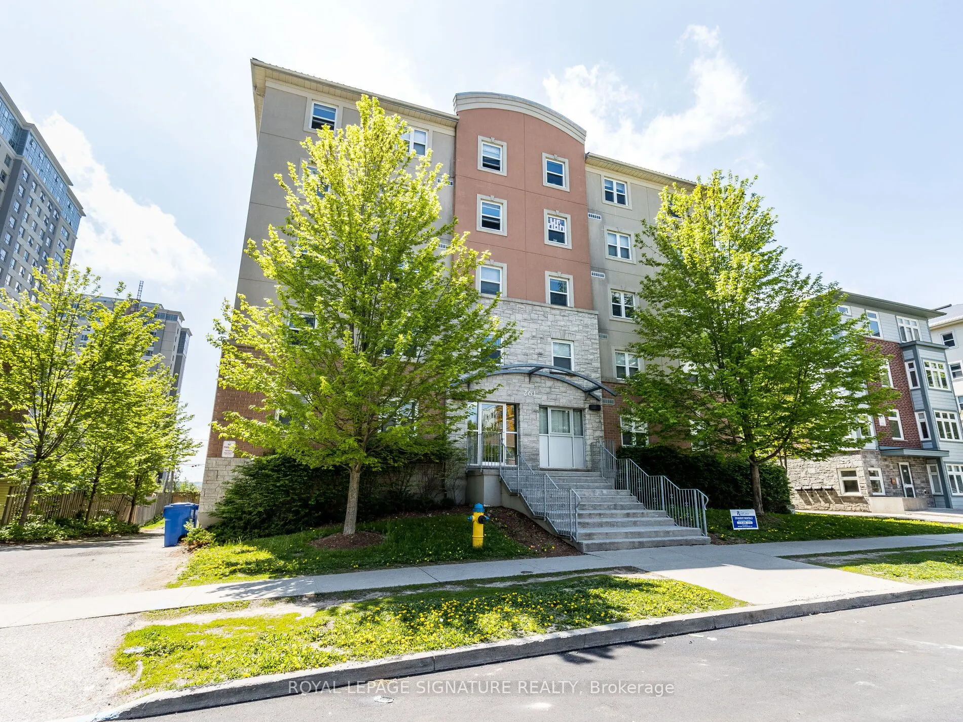 261 Lester Street, #301