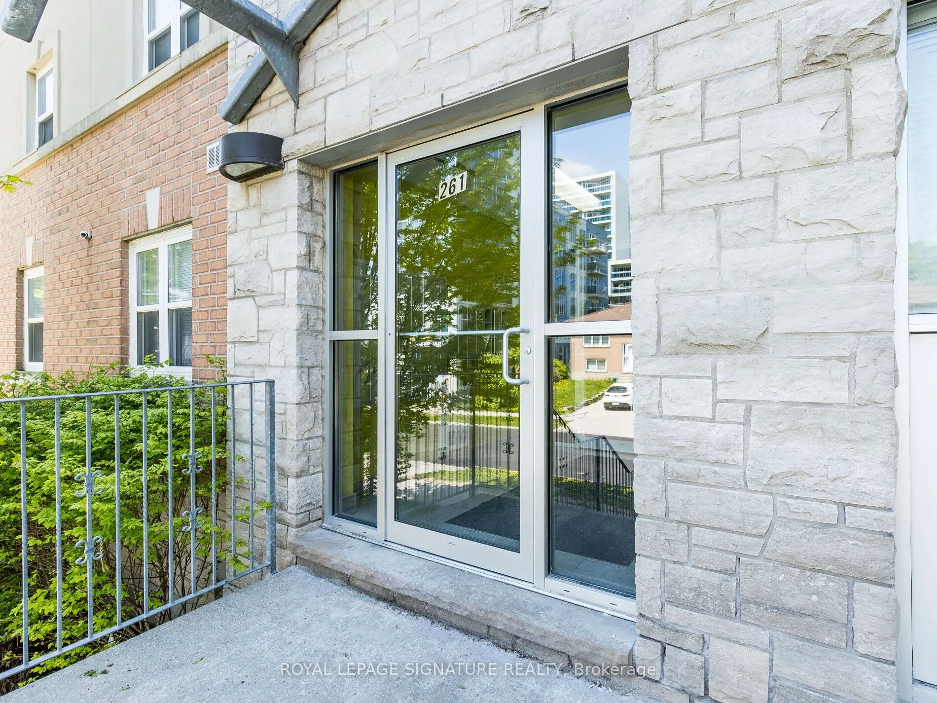 261 Lester Street, #301
