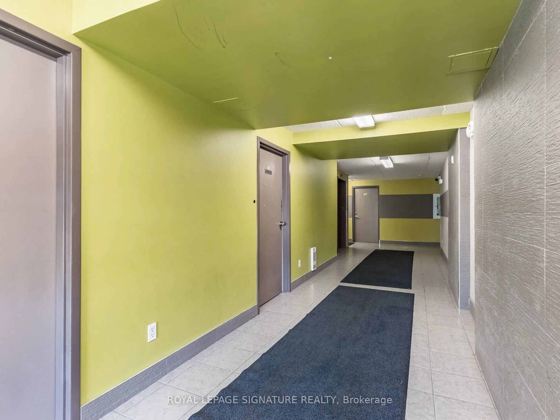261 Lester Street, #301