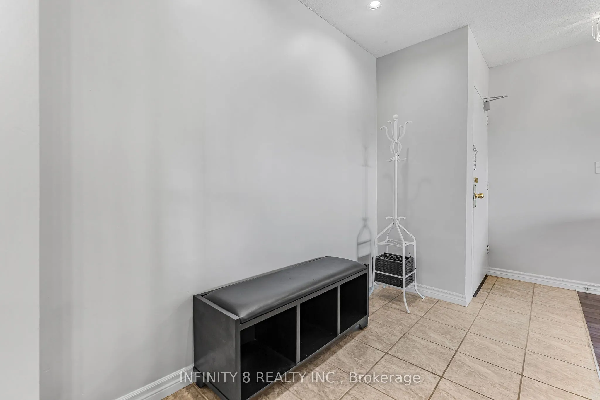 264 Oakdale Avenue, #301