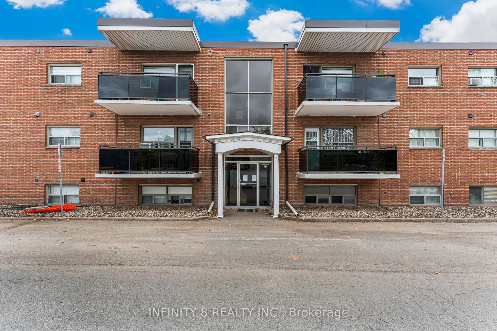 264 Oakdale Avenue, #301