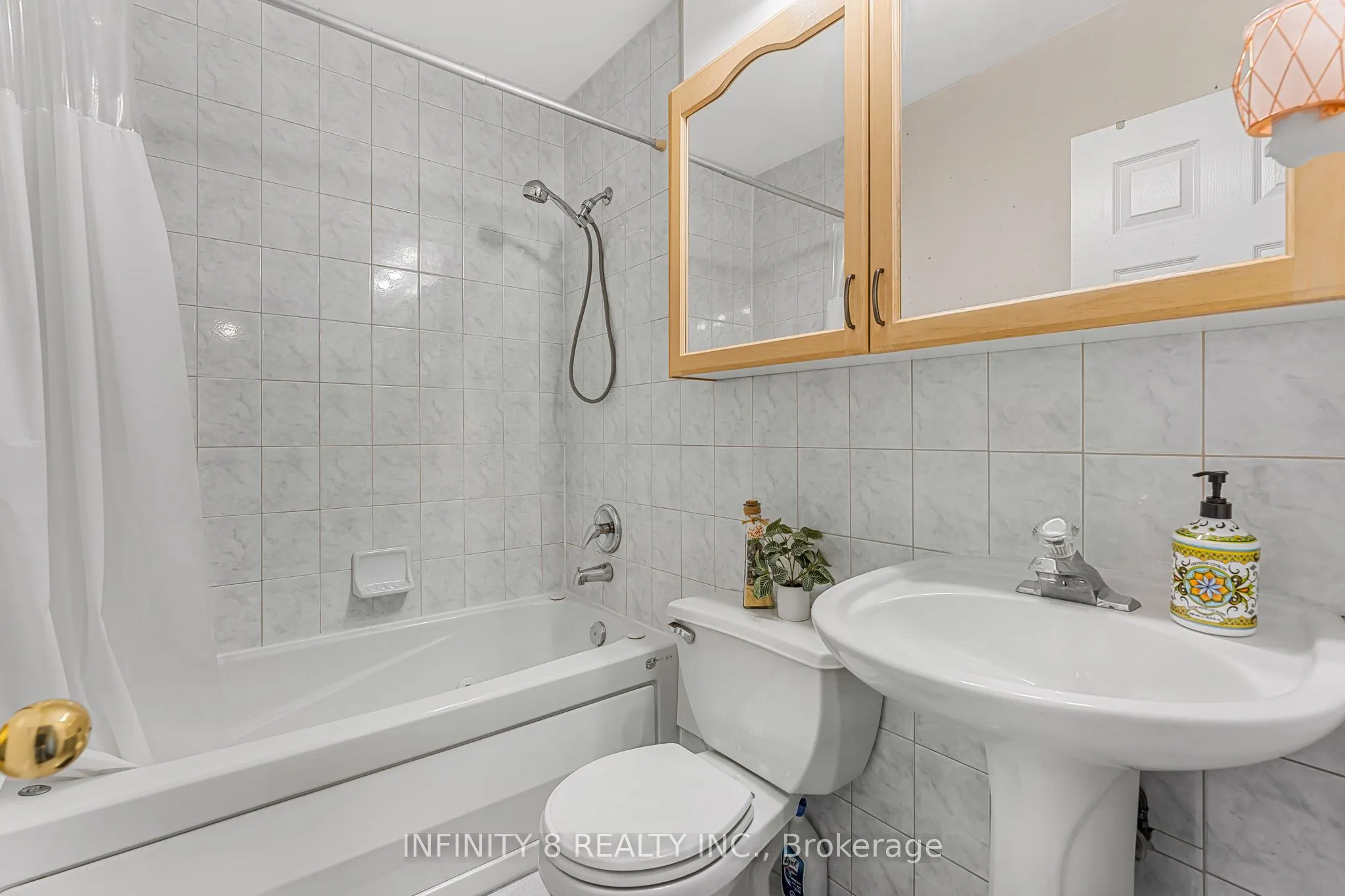 264 Oakdale Avenue, #301