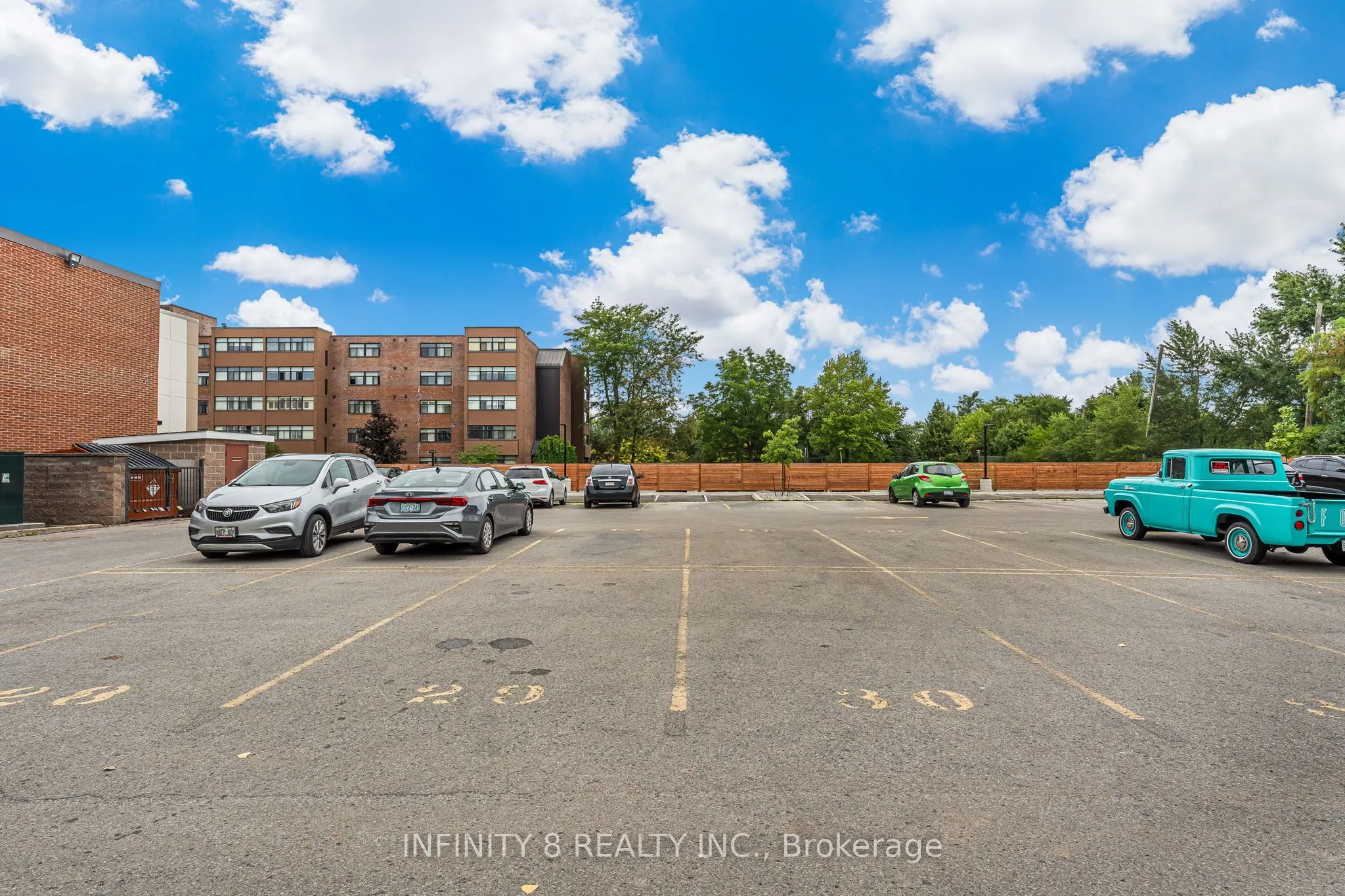 264 Oakdale Avenue, #301
