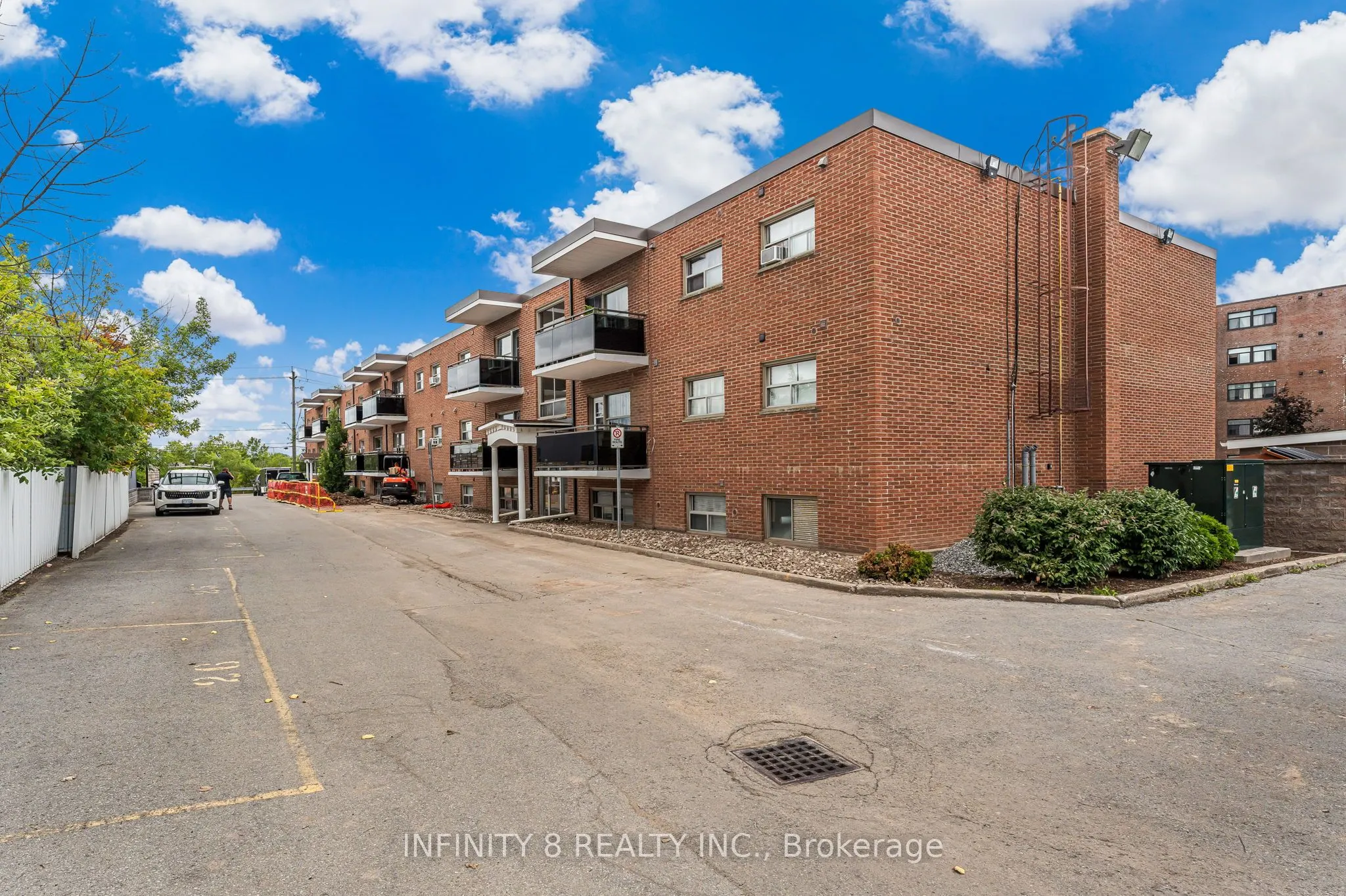 264 Oakdale Avenue, #301