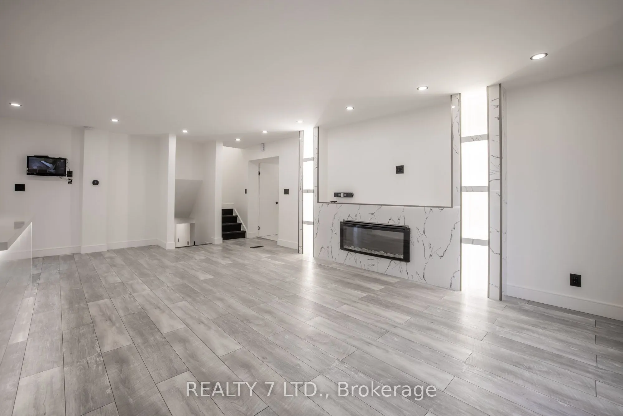 674 VINE Street
