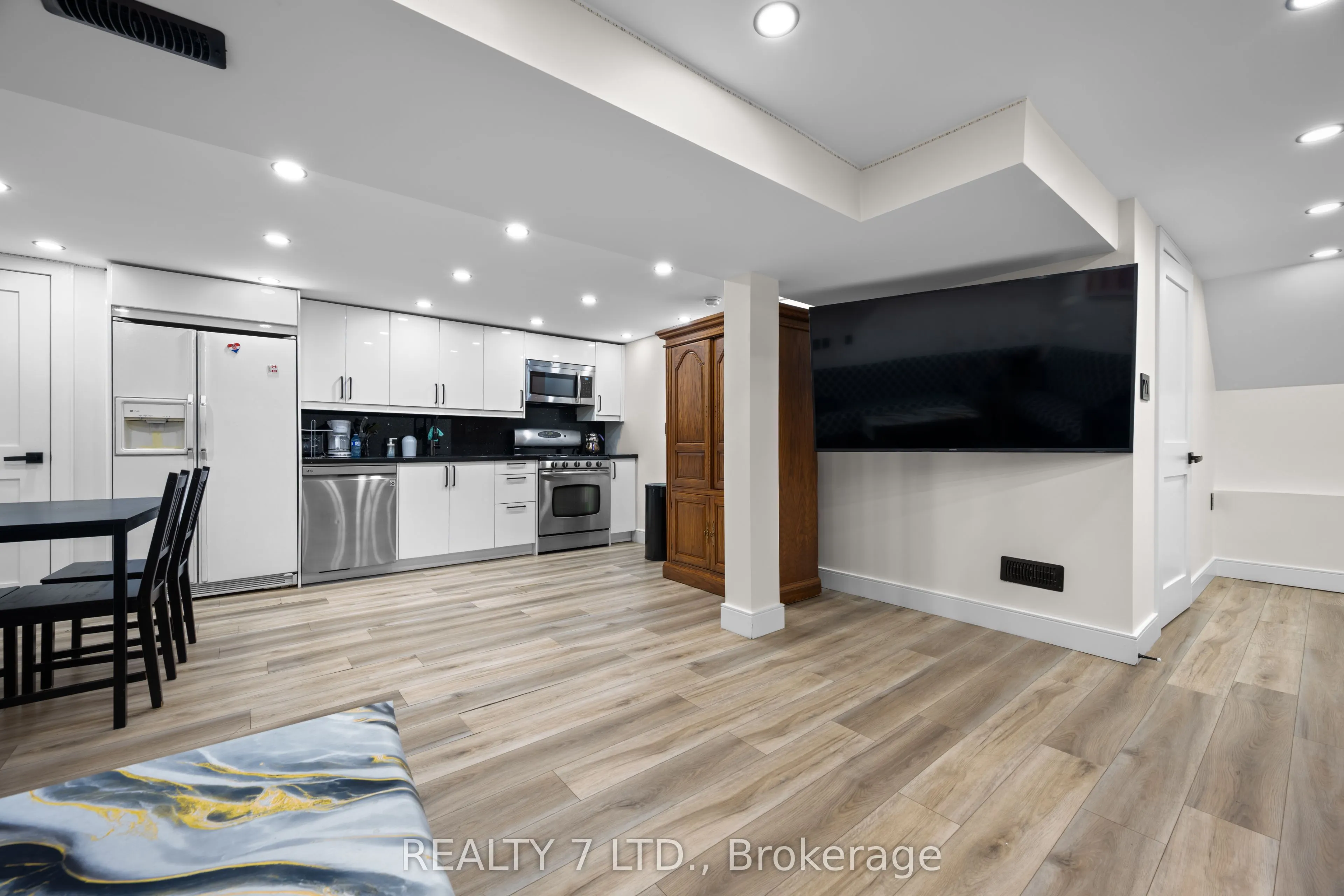 674 VINE Street