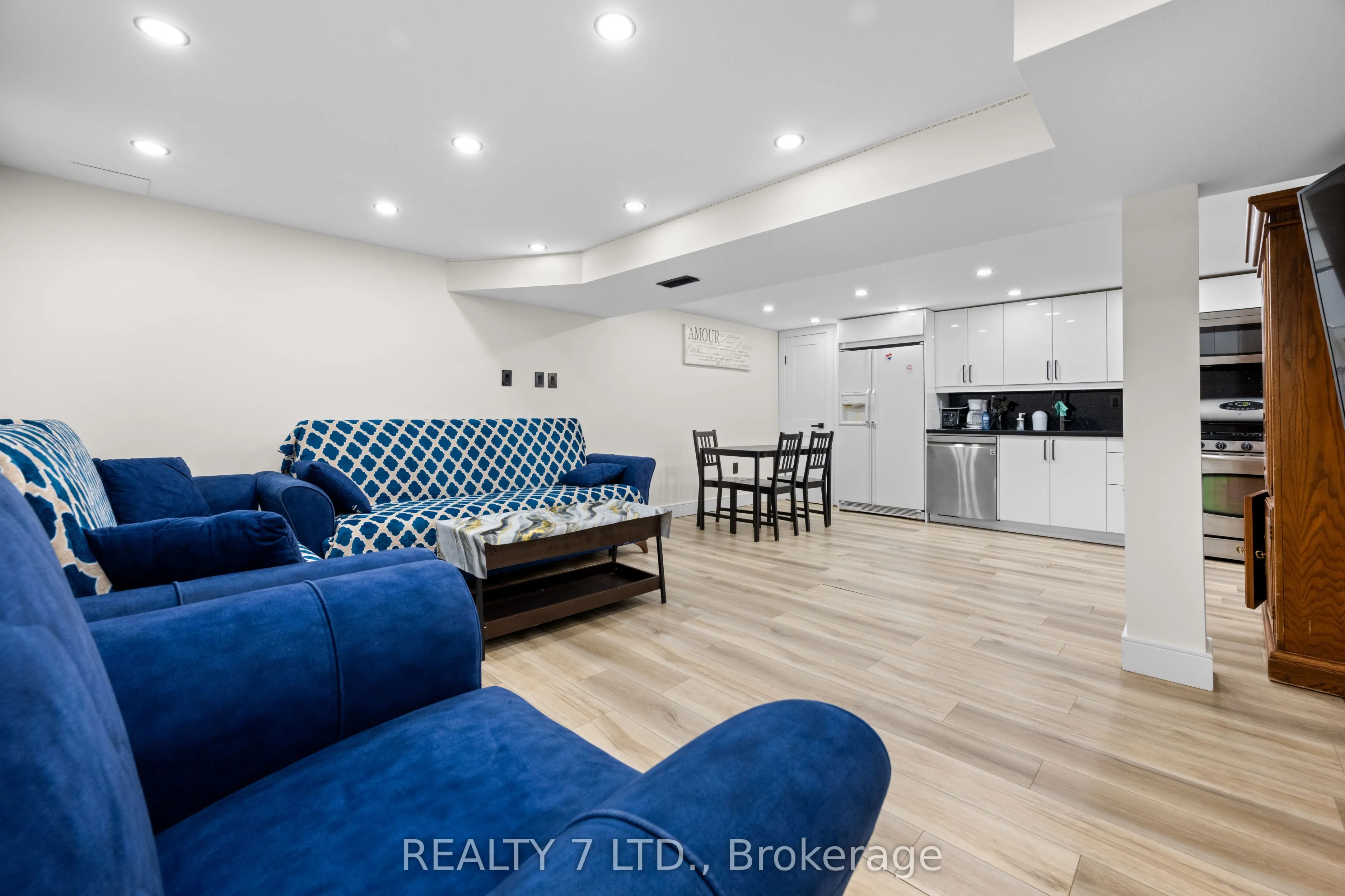 674 VINE Street