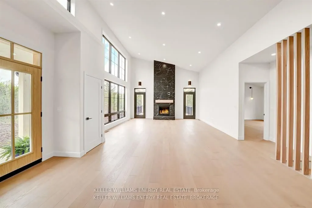 1032 Burr Road