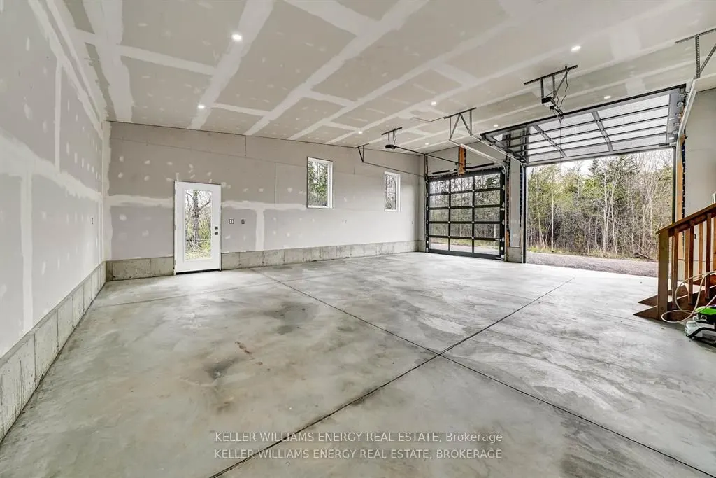 1032 Burr Road