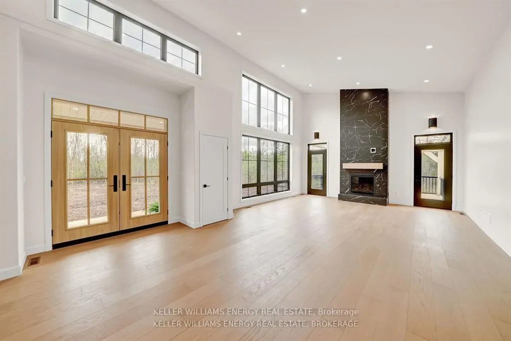 1032 Burr Road