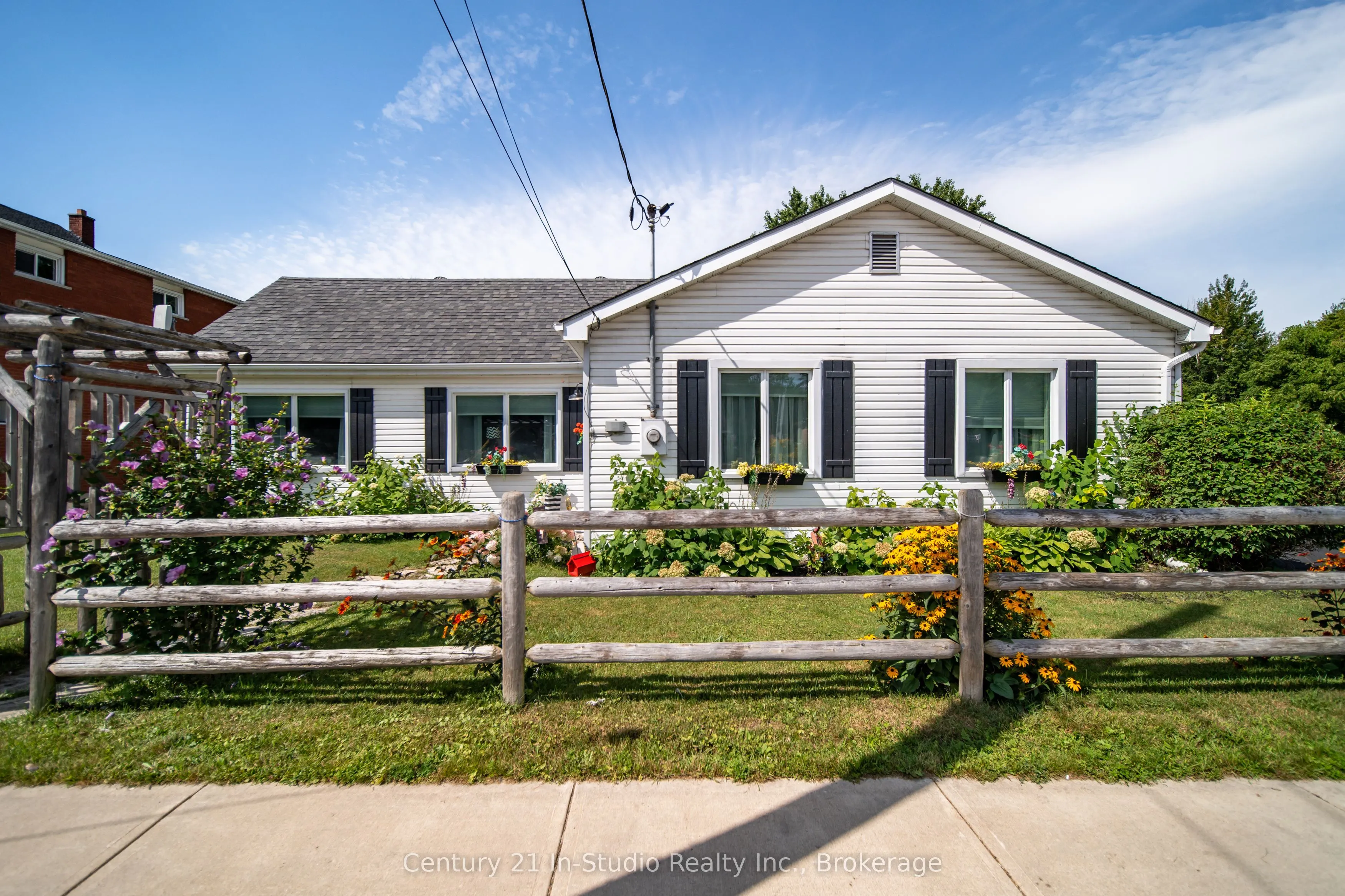 492 BRUCE Street