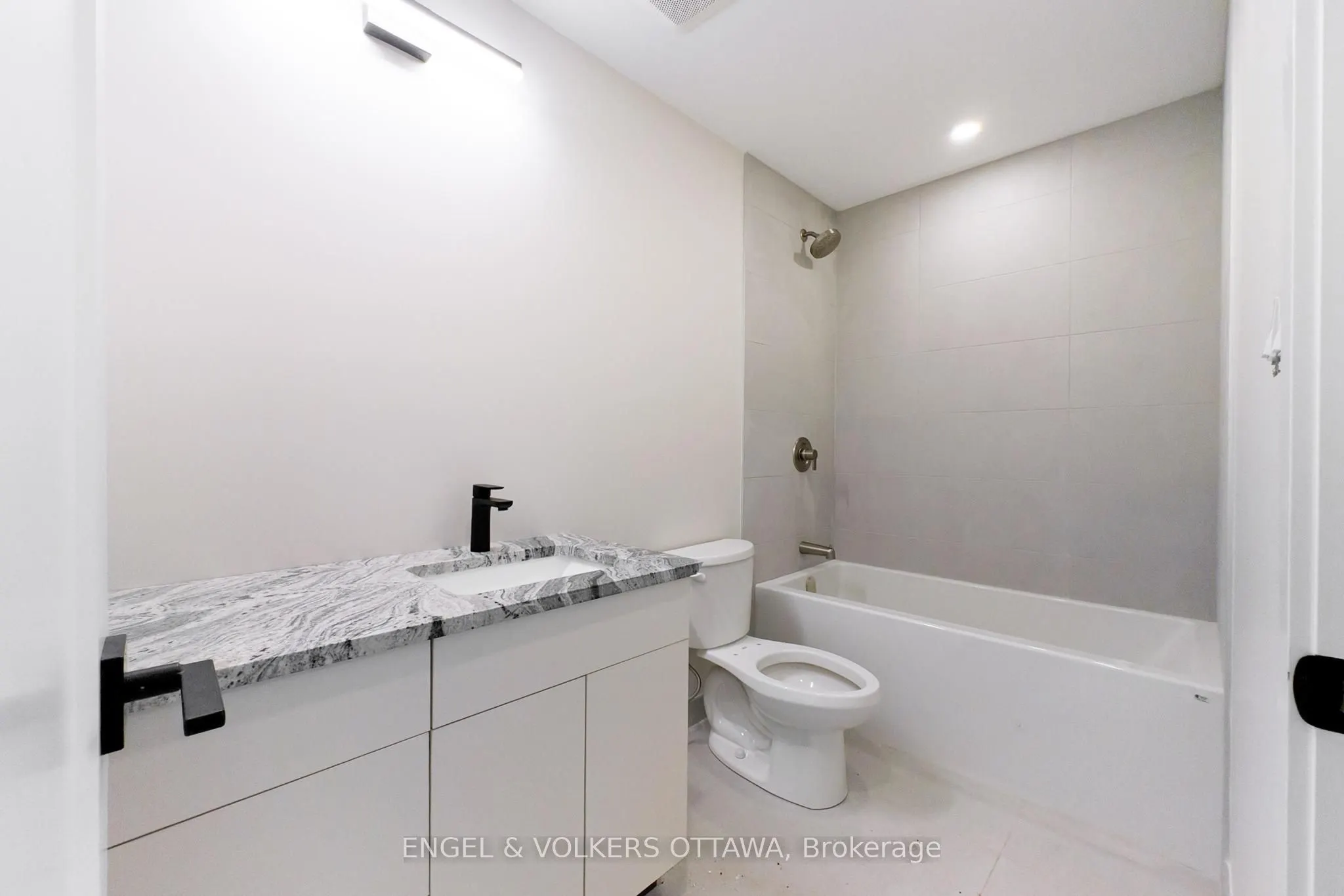 195 Hopewell Avenue, #A